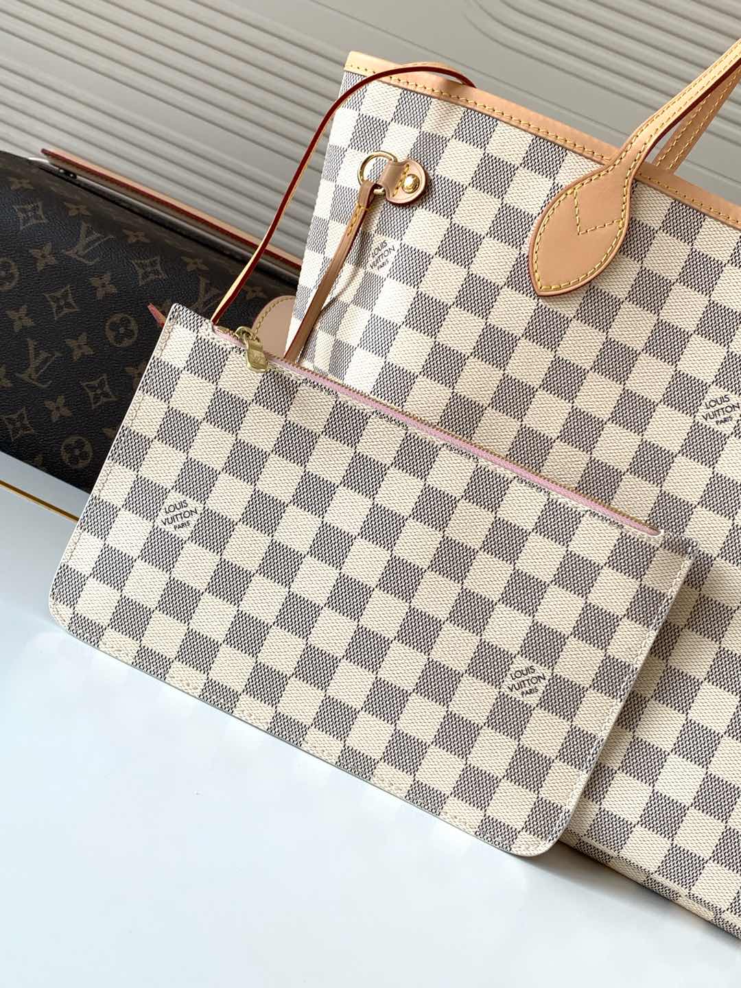 Louis Vuitton Neverfull MM Monogram Canvas Tote Bag with Detachable Pouch - Image 4