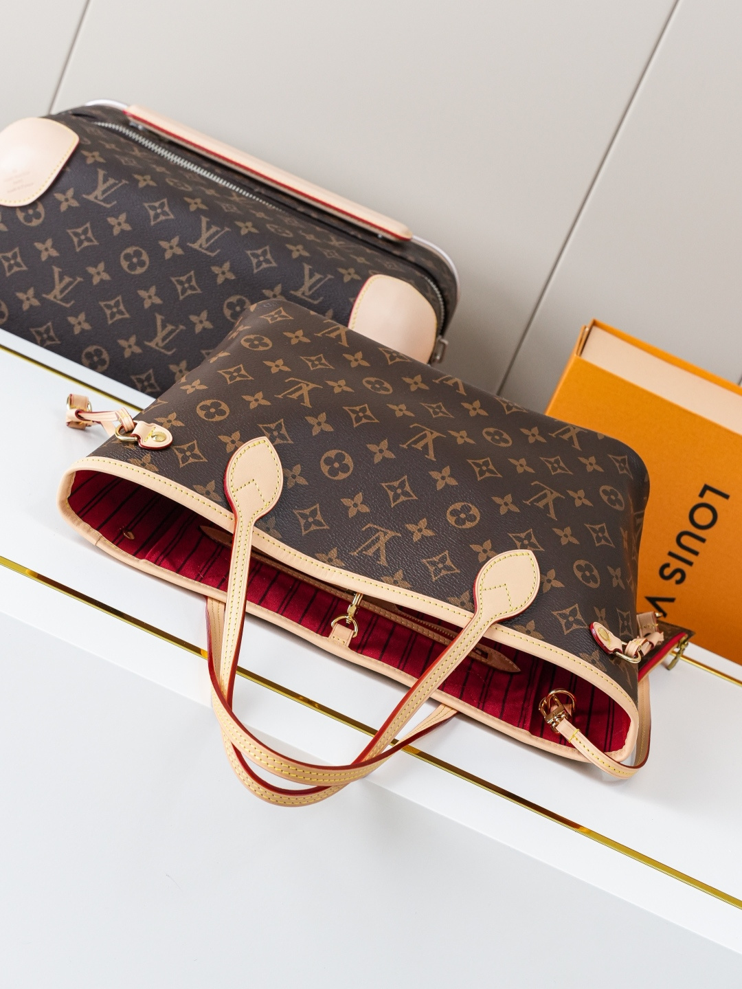 Louis Vuitton Neverfull Small Tote Bag - Image 4