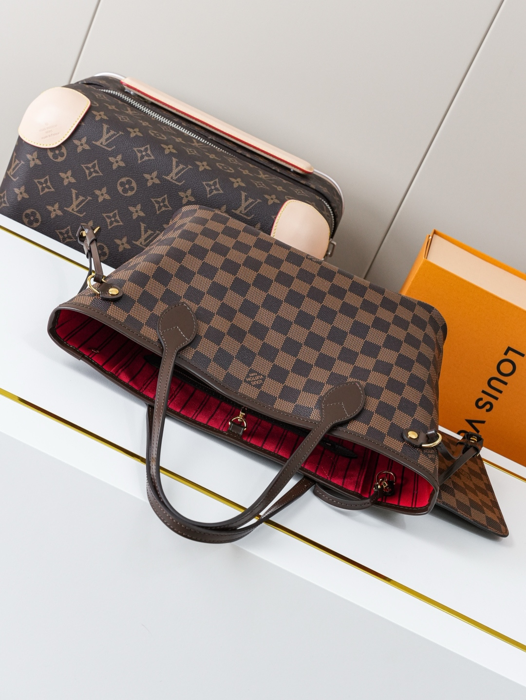 Neverfull Small Tote Bag in Damier Ebene Canvas - Image 4