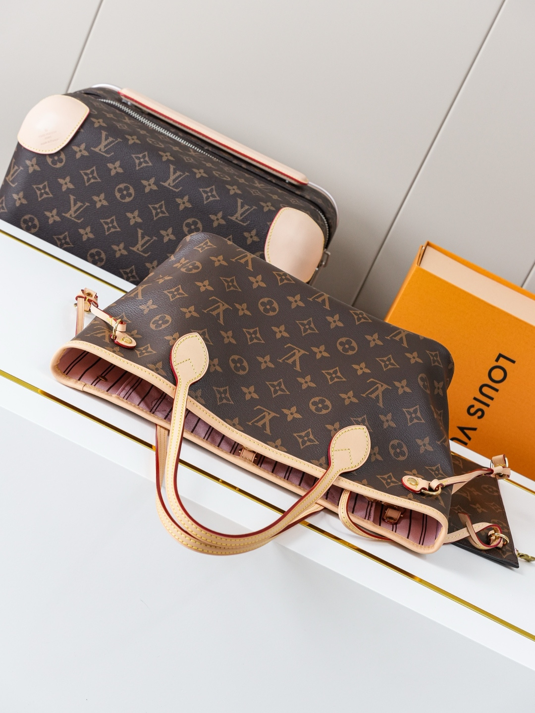 Louis Vuitton Neverfull Small Monogram Tote Bag - Image 4