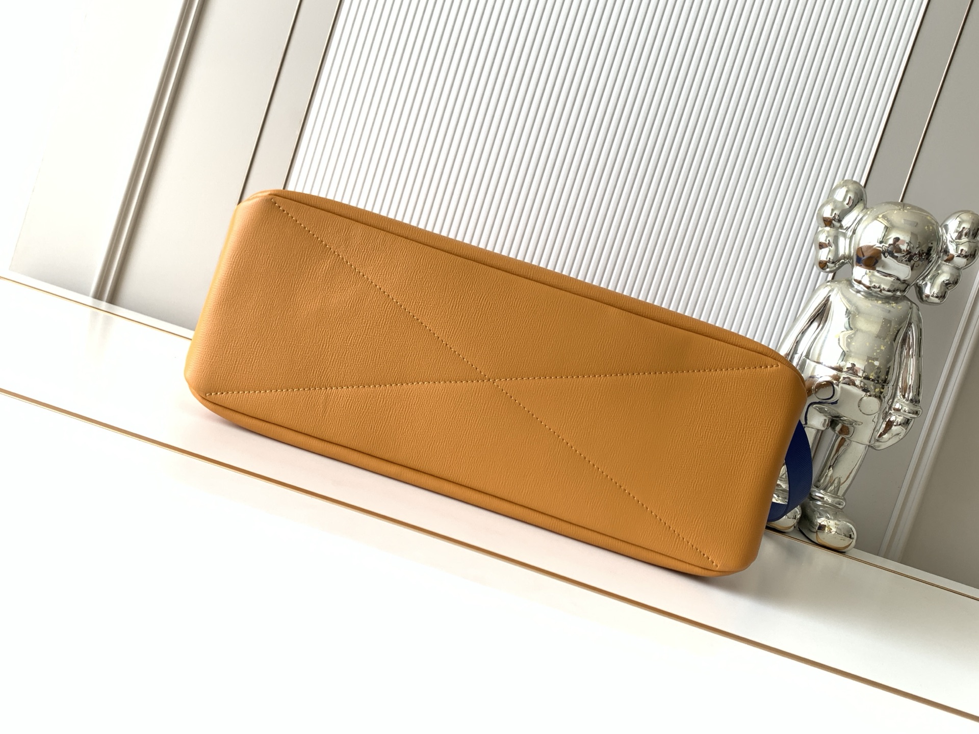 Louis Vuitton Orange Medium Leather Handbag - Image 4