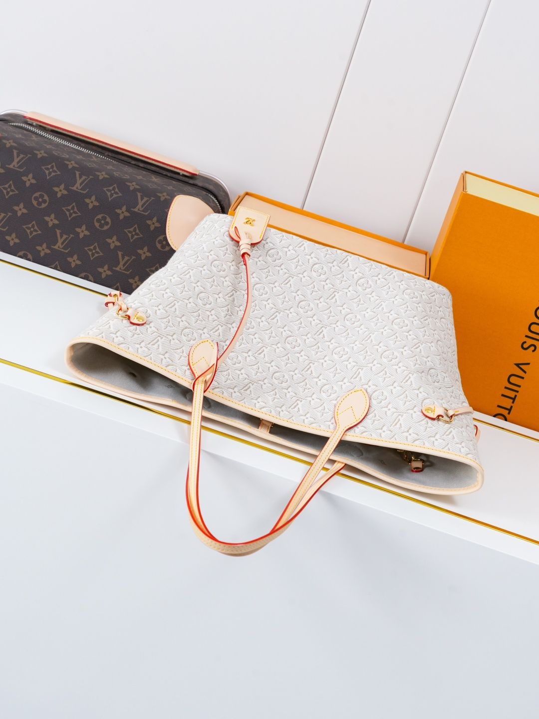 Louis Vuitton Neverfull MM Tote Bag in Monogram Emblème Peuplier - Image 4