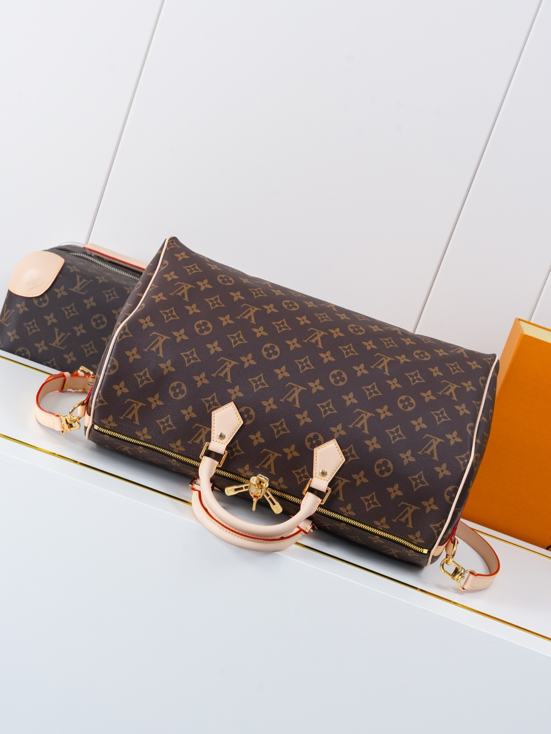 Louis Vuitton Speedy Bandouliere 40 Monogram Canvas Handbag - Image 4