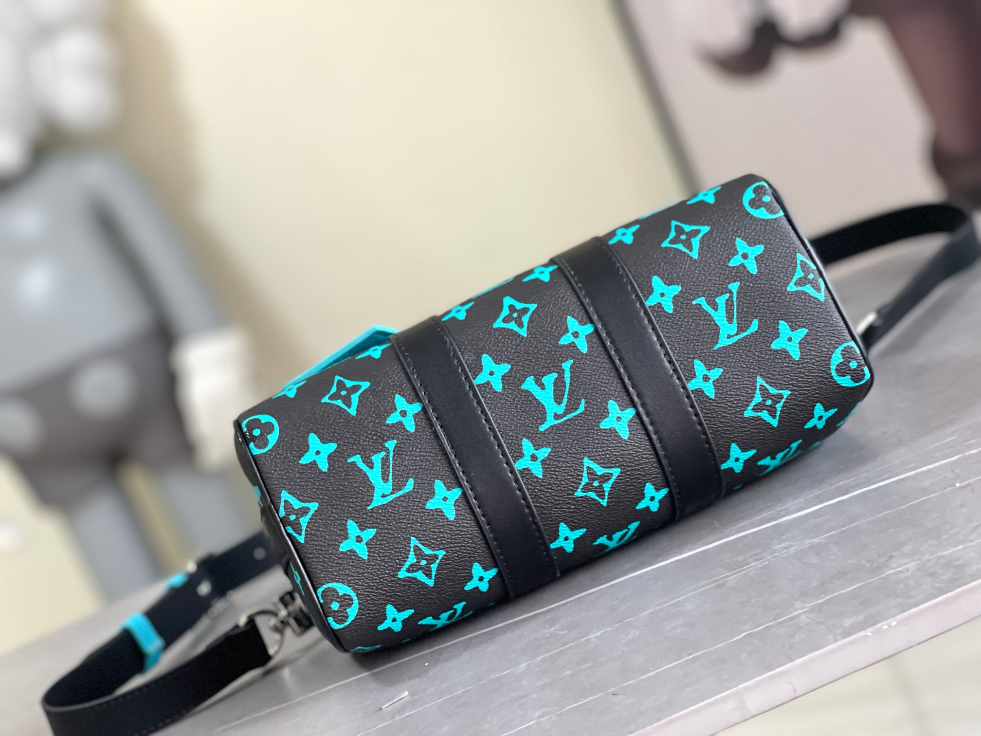 Louis Vuitton Keepall Bandouliere 25 M21938 Shoulder Bag - Image 4