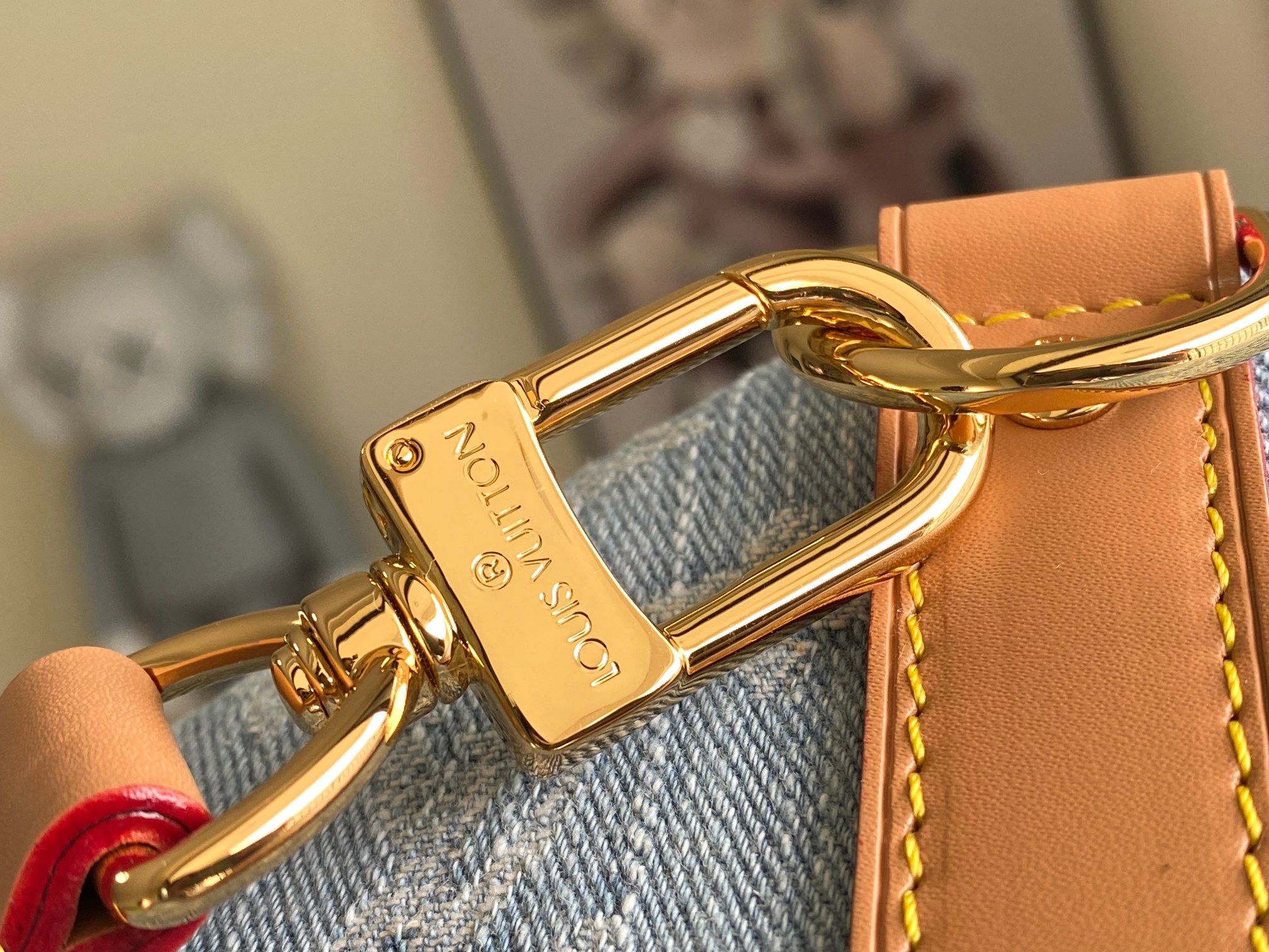 Louis Vuitton Keepall Bandoulière 45 Travel Bag in Washed Light Blue Denim - Image 4