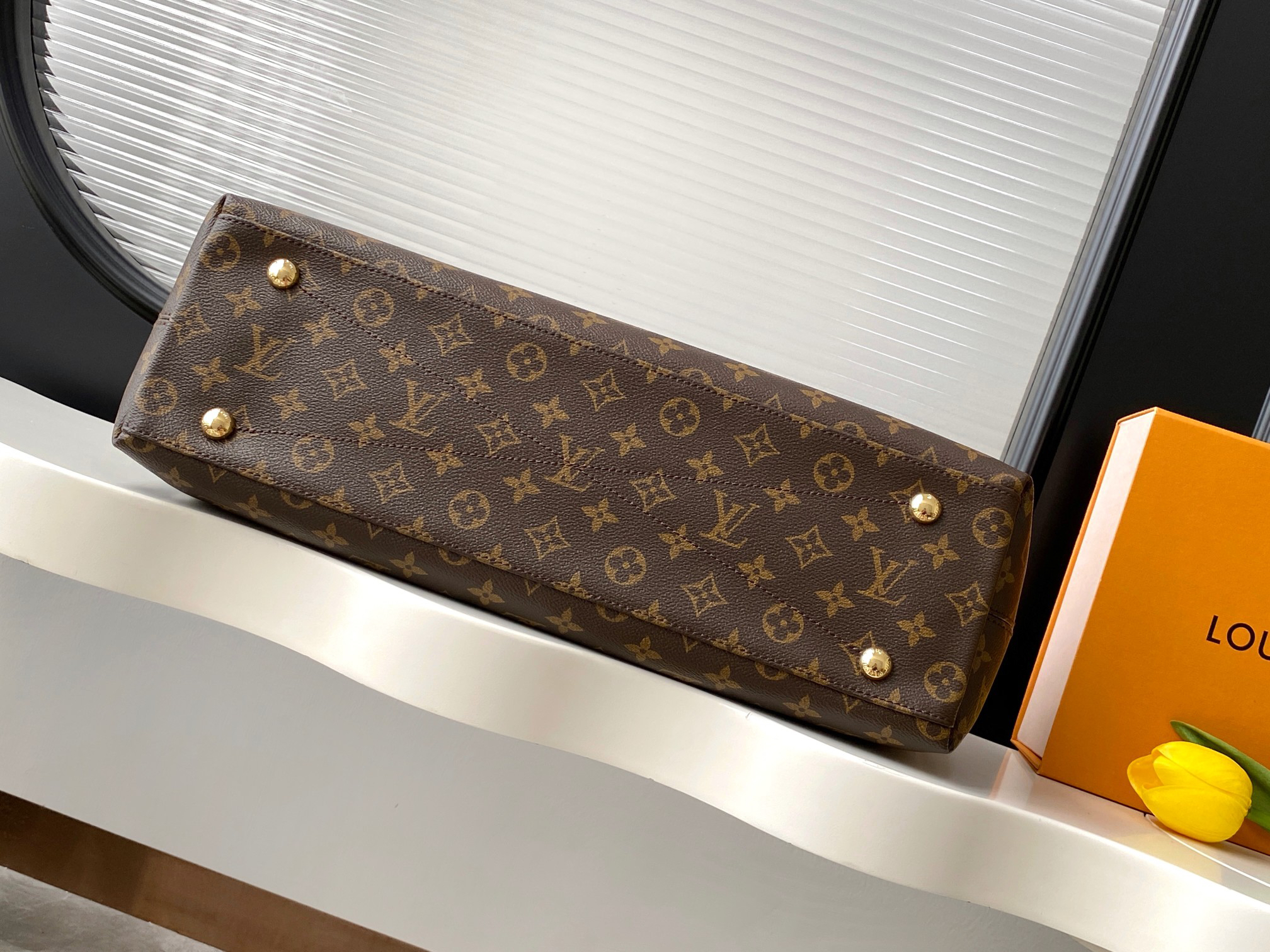 Louis Vuitton Artsy Handbag M25877 - Image 4