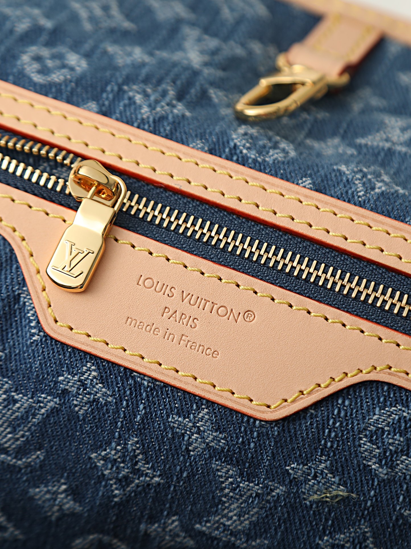 Louis Vuitton Neverfull MM Monogram Canvas Tote Bag - Image 4