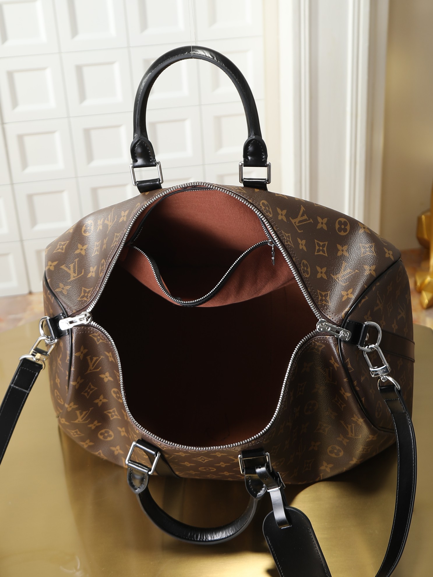 Louis Vuitton Keepall 45 Monogram Canvas Travel Bag - Image 4