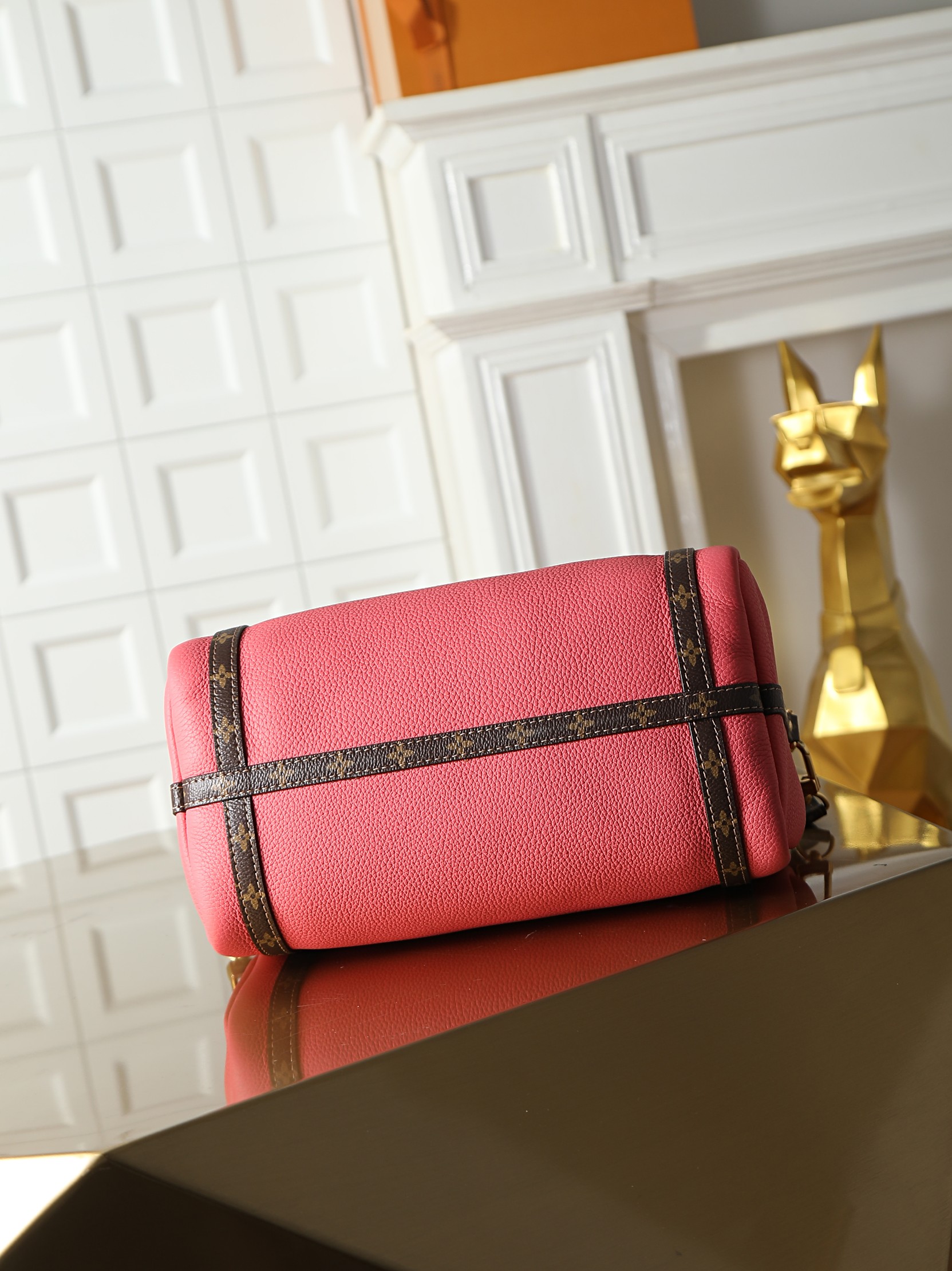Louis Vuitton Express Small Handbag in Monogram Canvas - Image 4