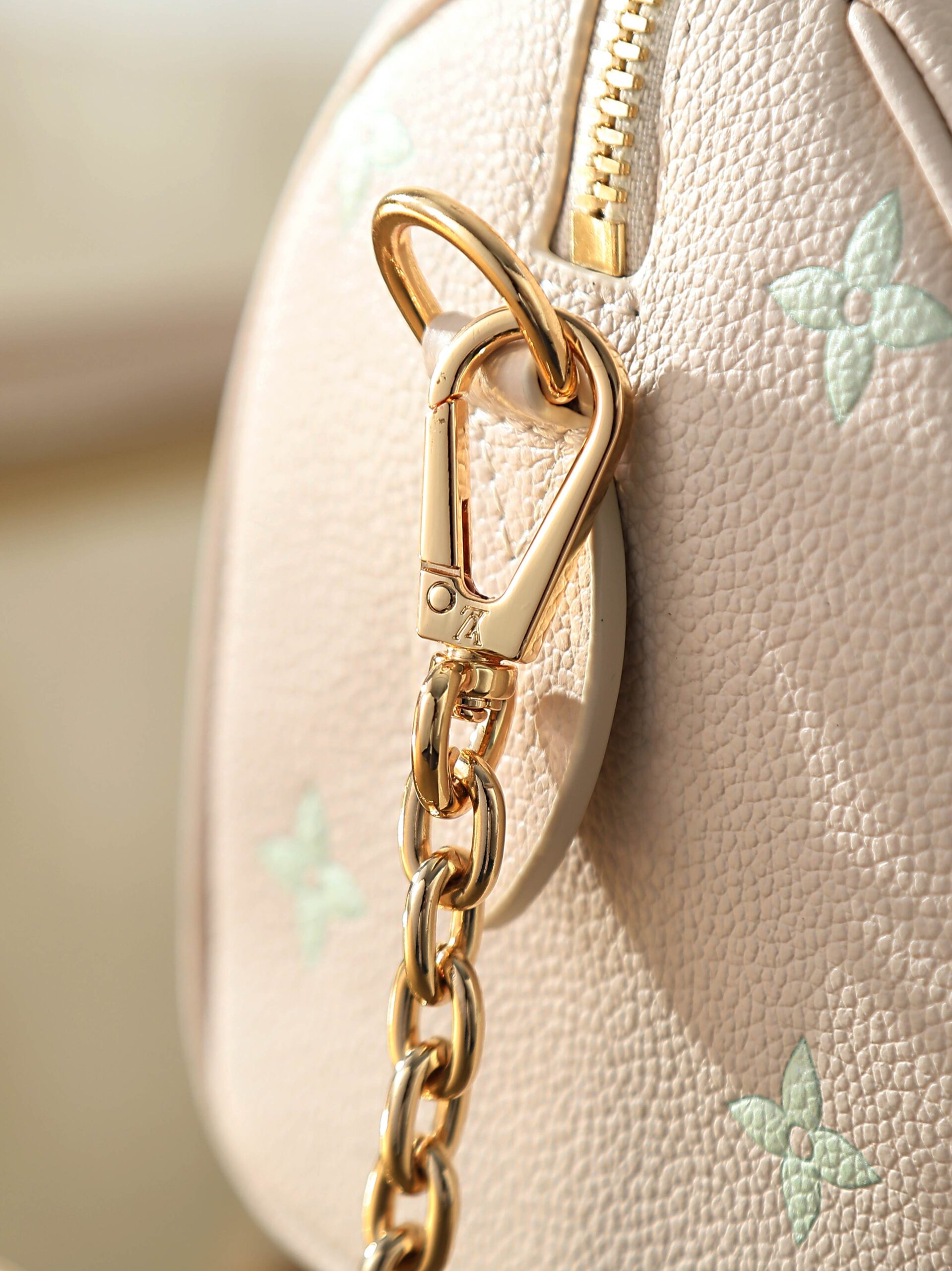Louis Vuitton Speedy Bandoulière 20 Two-Tone Leather Crossbody Bag - Image 4