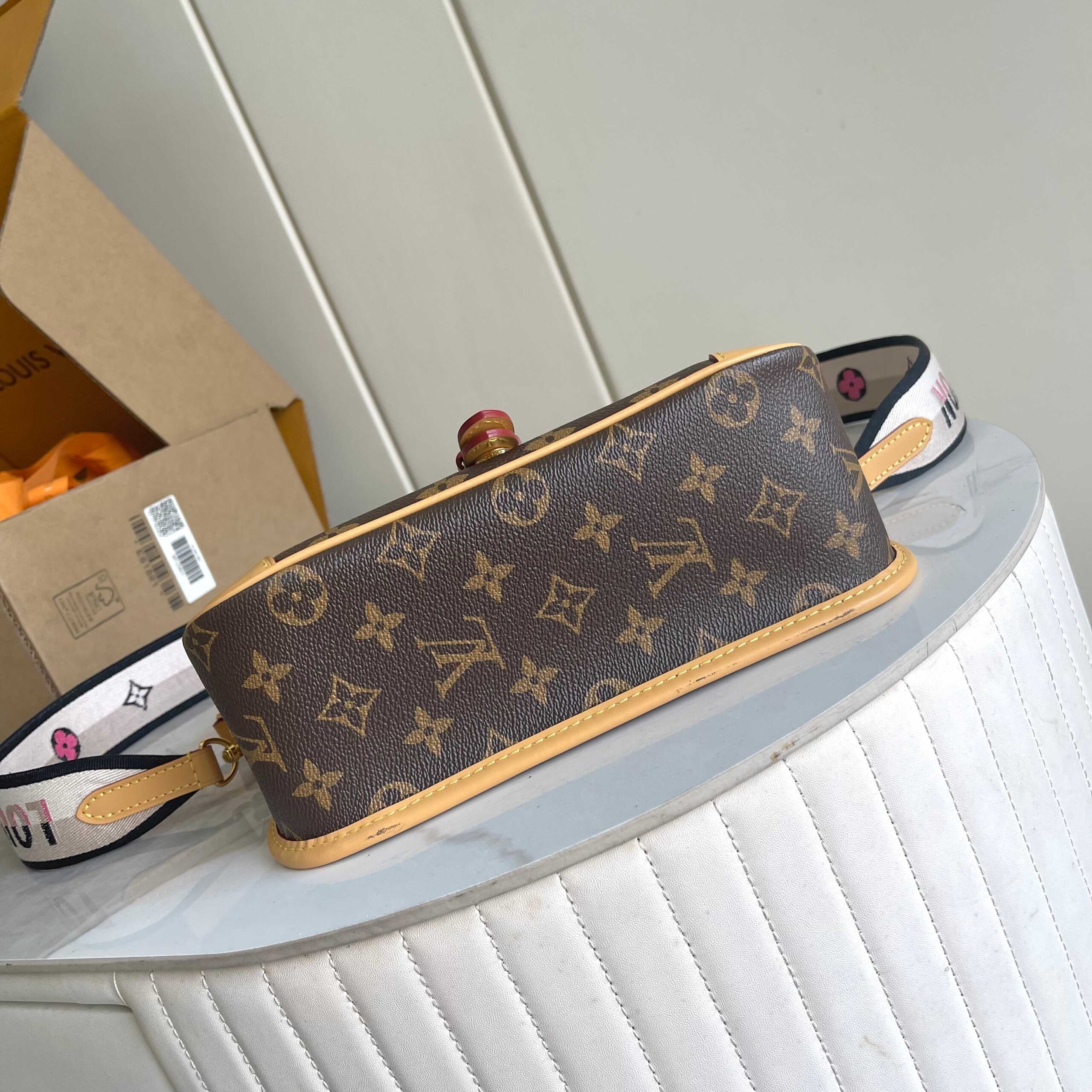 Louis Vuitton Diane Monogram Canvas Shoulder Bag - Image 4