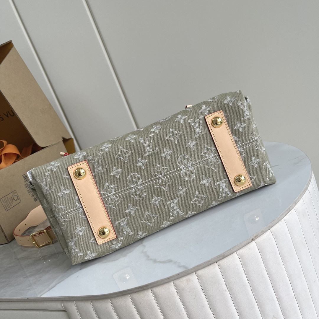 Louis Vuitton Carryall Cargo Small Bag from the Denim Rendez-Vous Collection - Image 4