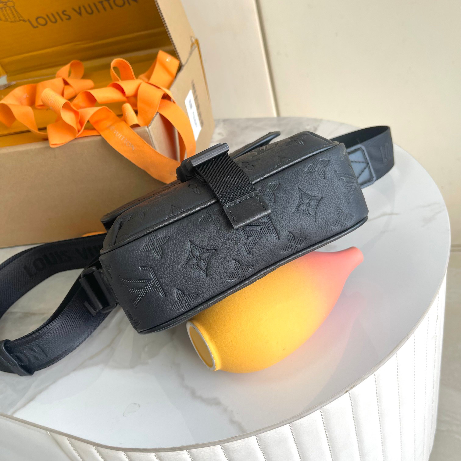 Louis Vuitton Getaway Messenger Bag M12516 - Image 4