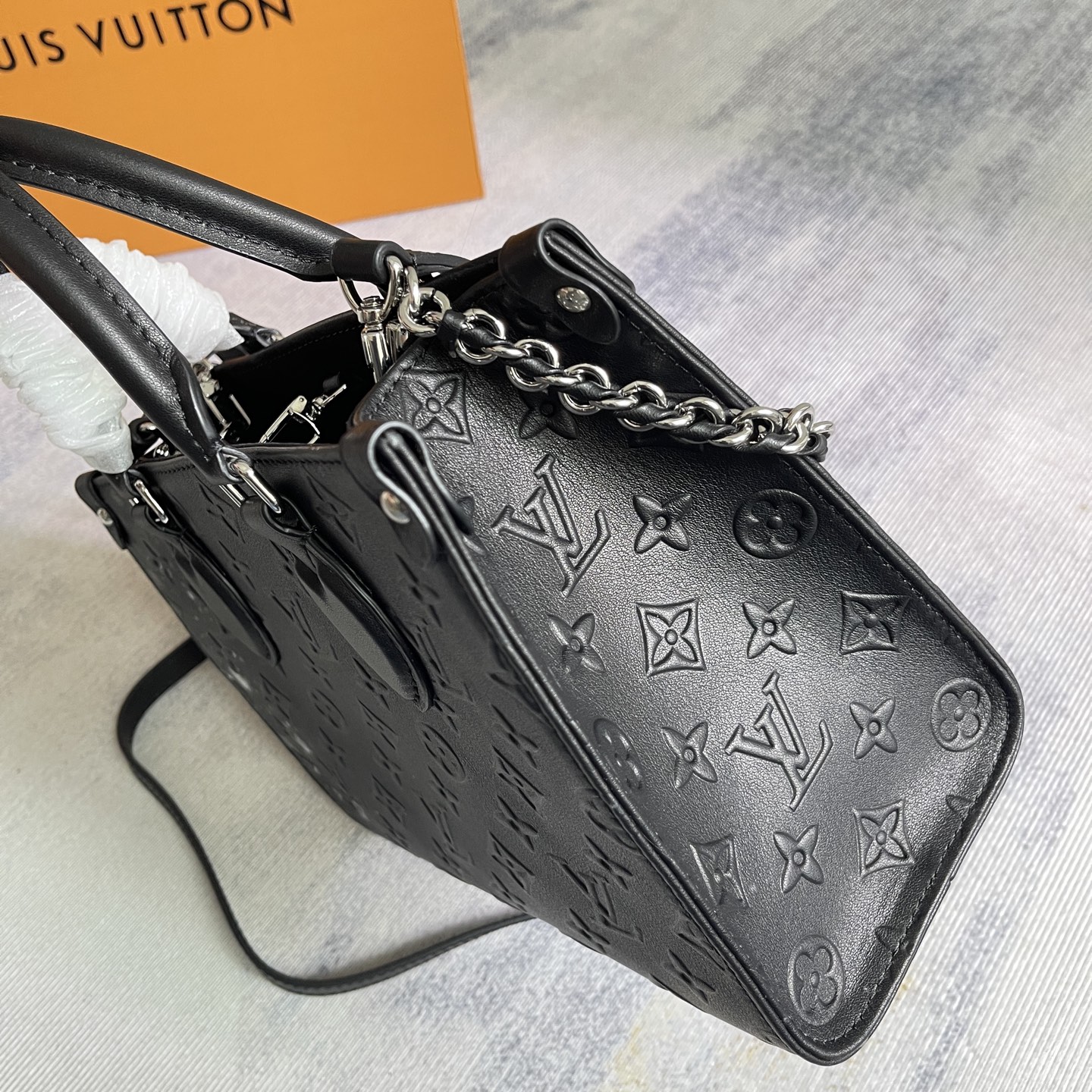 Louis Vuitton OnTheGo PM Monogram Bold Handbag M14576 - Image 4