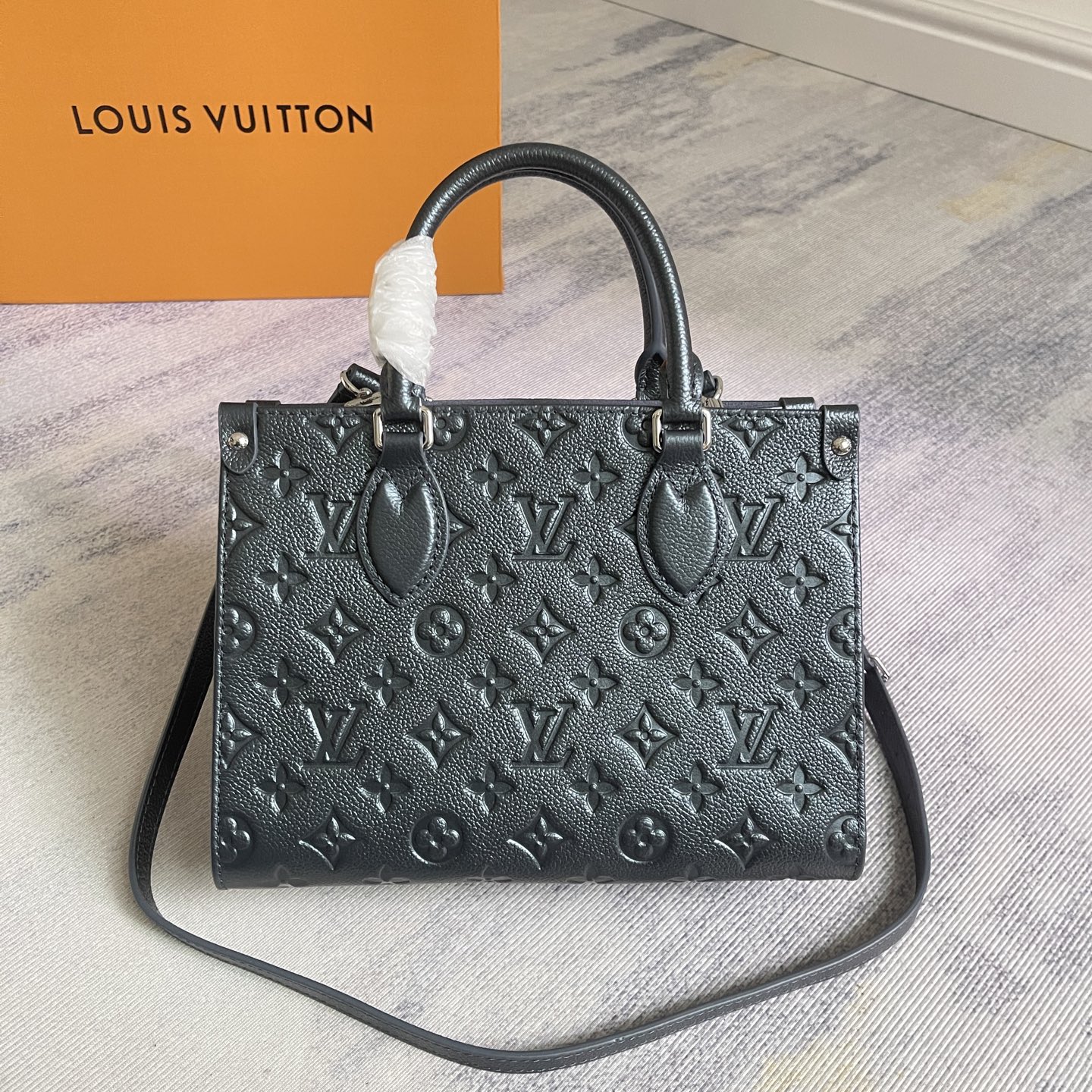 Louis Vuitton OnTheGo Tote Bag in Pearlescent Blue Embossed Leather - Image 4