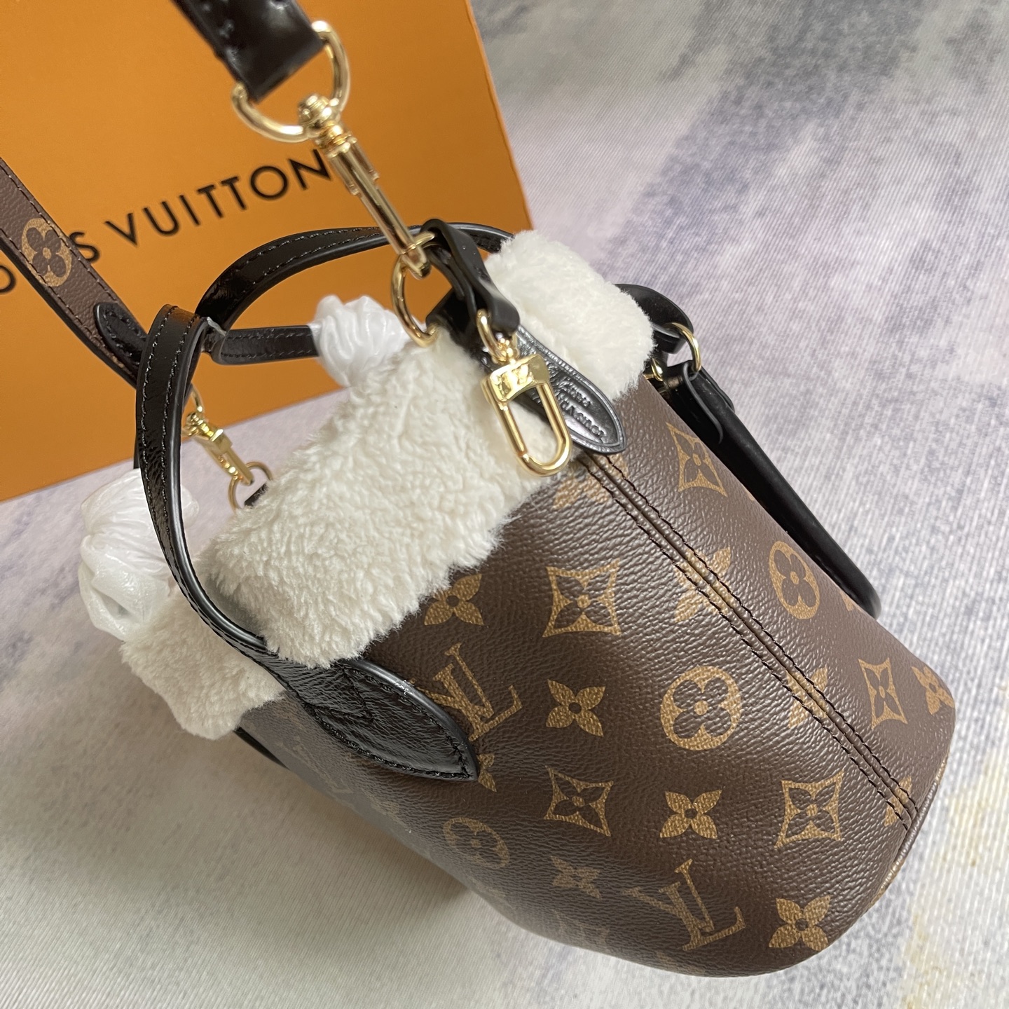 Neverfull Bandouliere Inside Out BB Handbag in Monogram Canvas and Shearling - Image 4