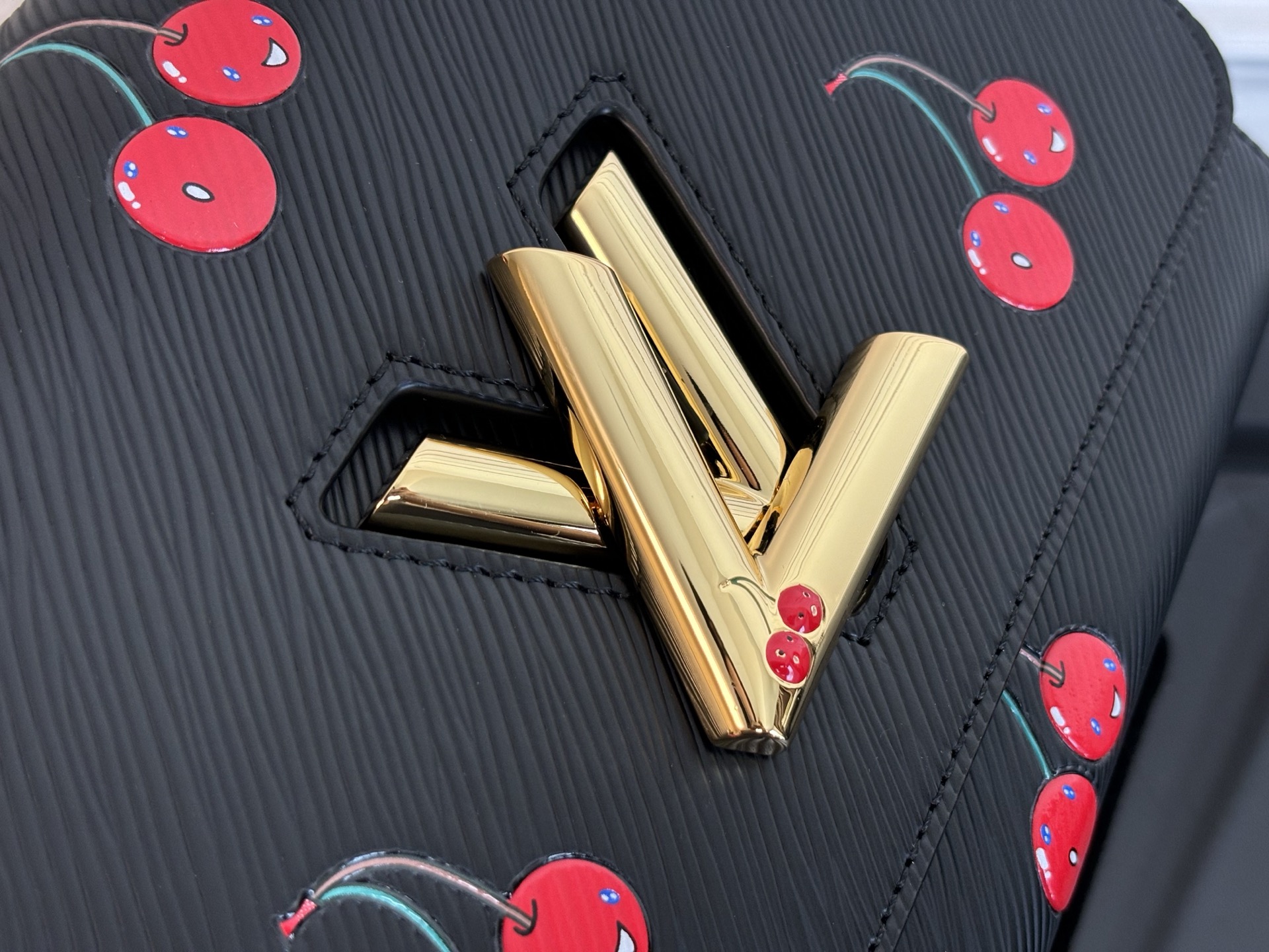 Louis Vuitton Twist Medium Handbag in Black Epi Leather - Image 4