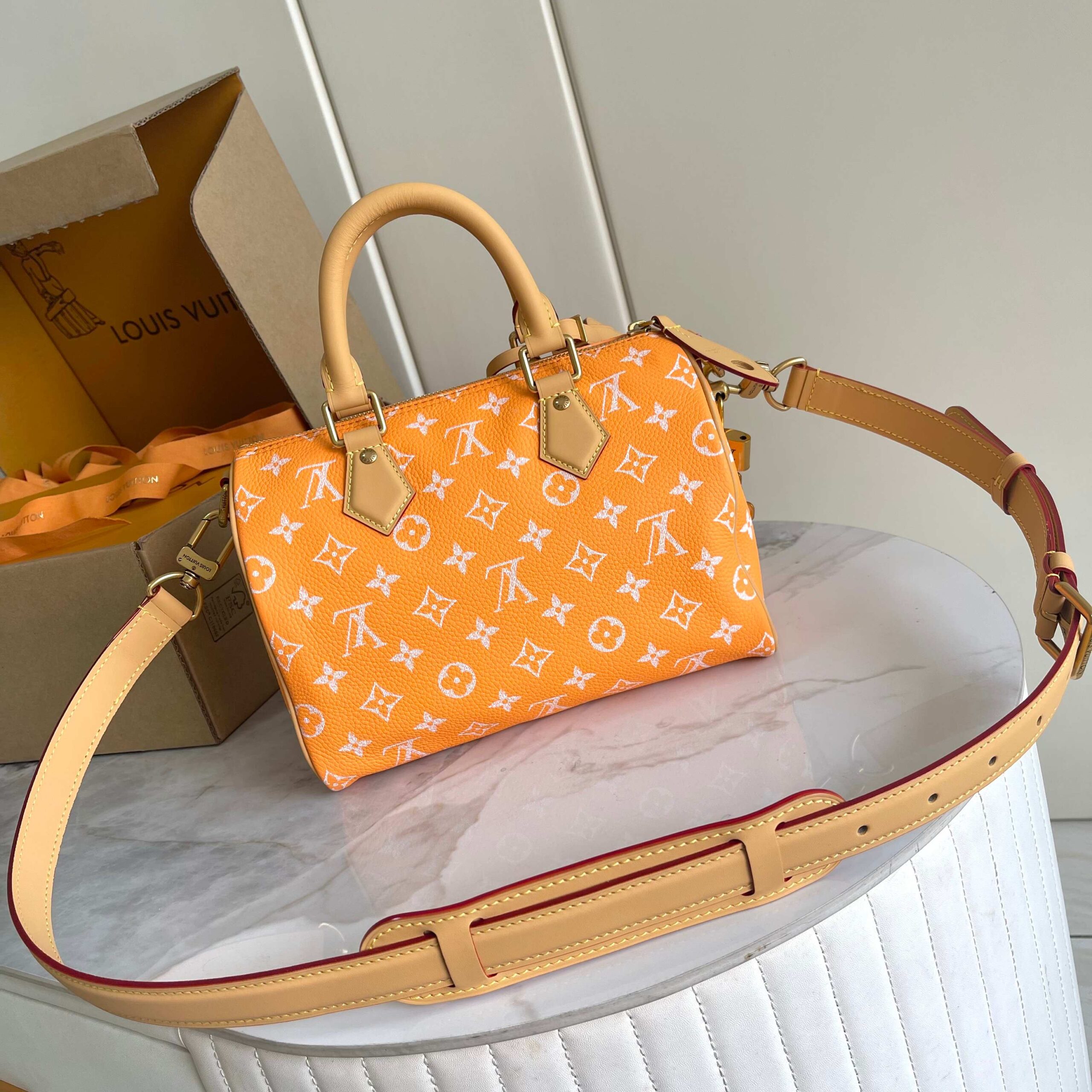 Speedy P9 Bandoulière 25 Monogram Leather Handbag - Image 4