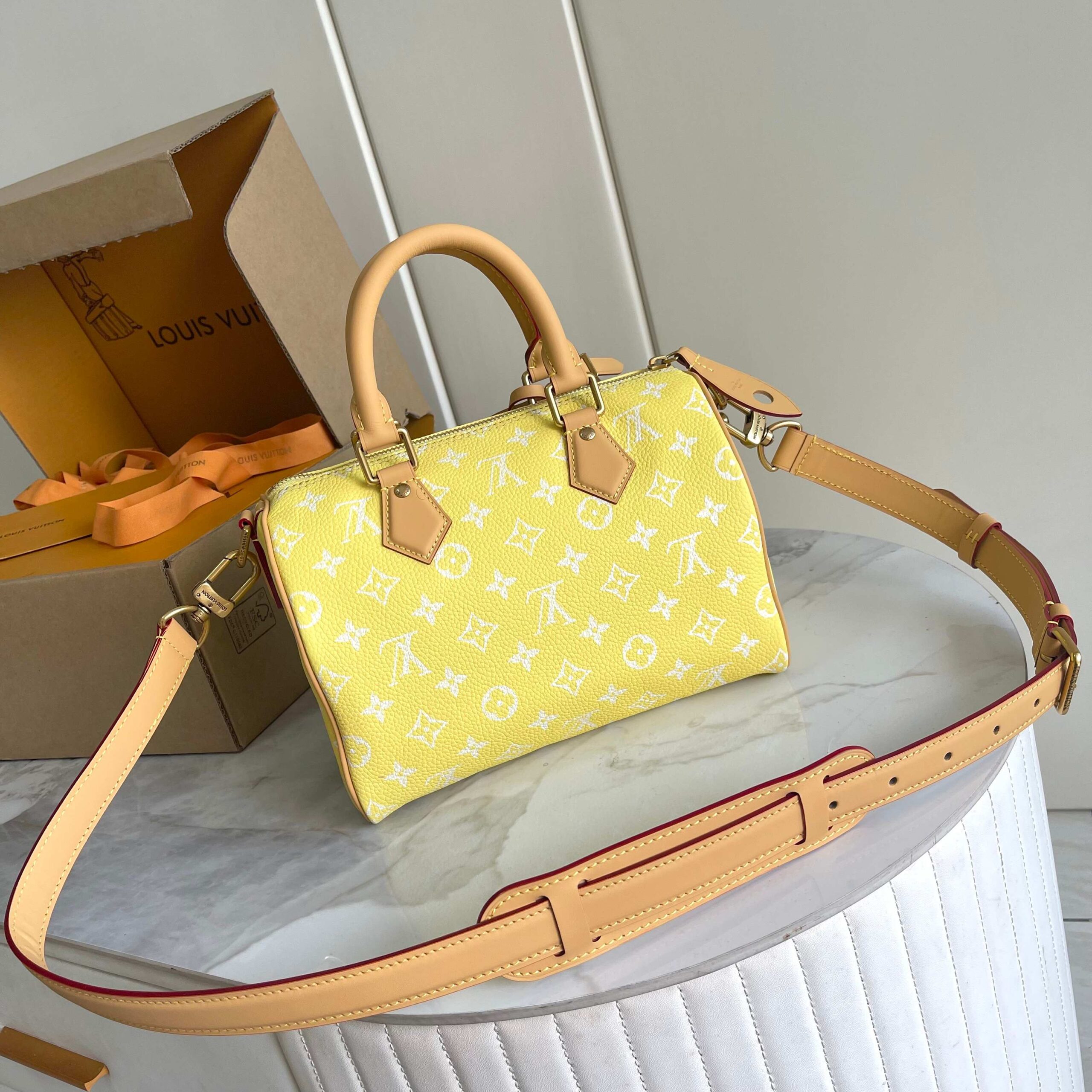Speedy P9 Bandoulière 25 Monogram Leather Handbag - Image 4