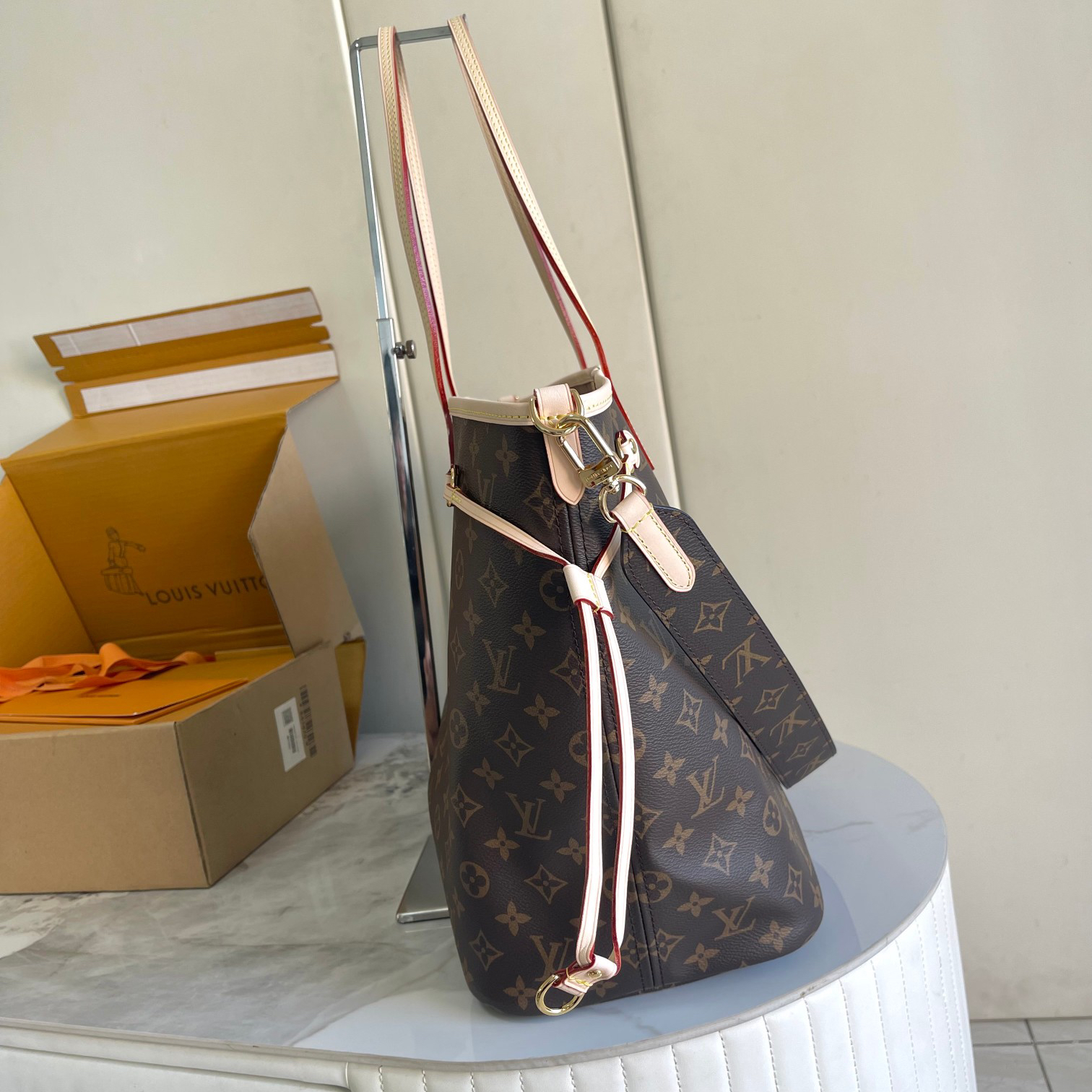 Louis Vuitton Neverfull Bandoulière Inside Out GM Tote Bag - Image 4