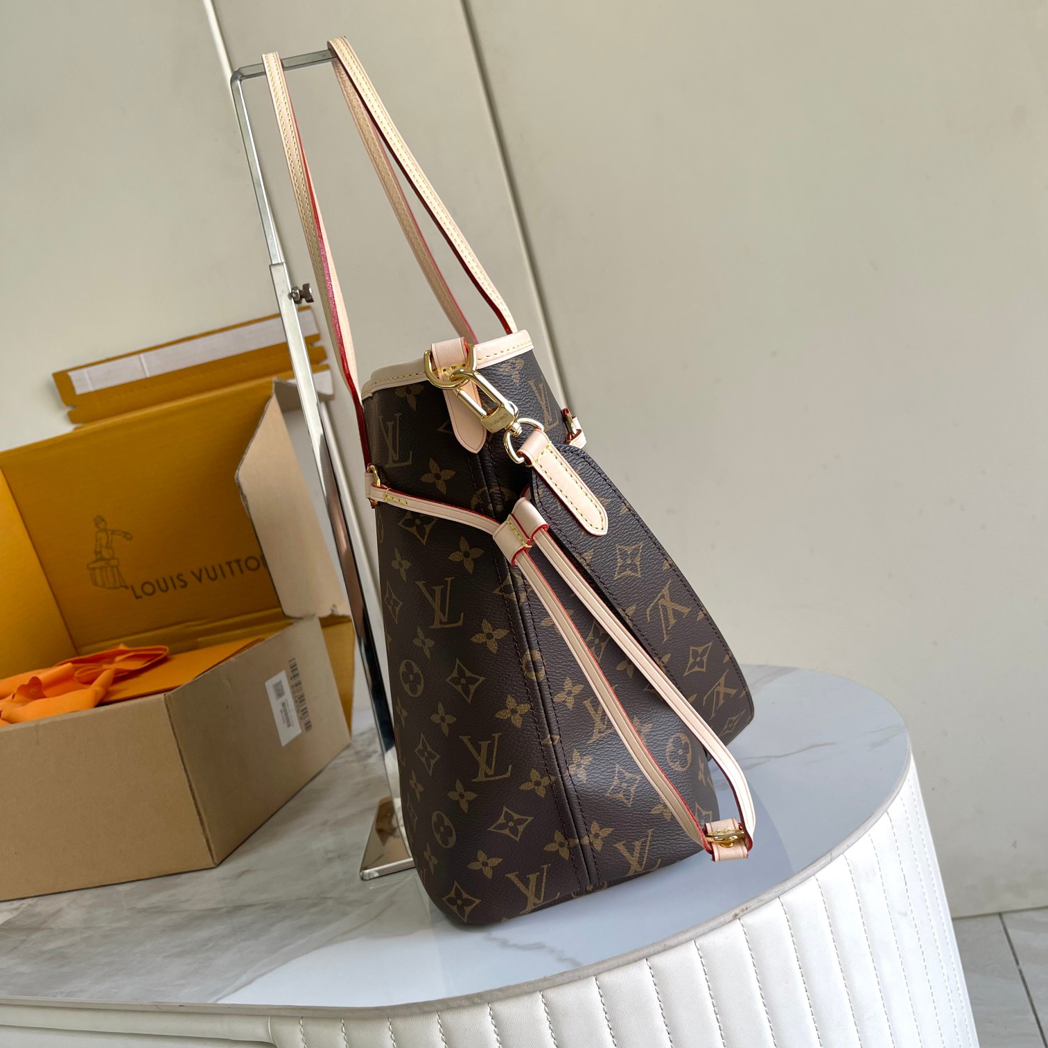 Louis Vuitton Neverfull MM Tote Bag in Damier Azur Canvas - Image 4
