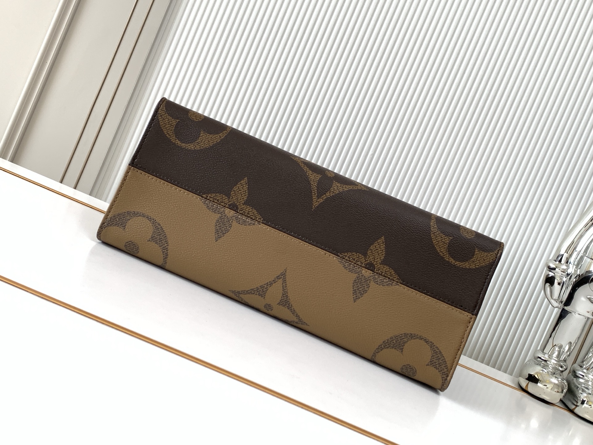 Louis Vuitton Onthego MM Handbag - Image 4