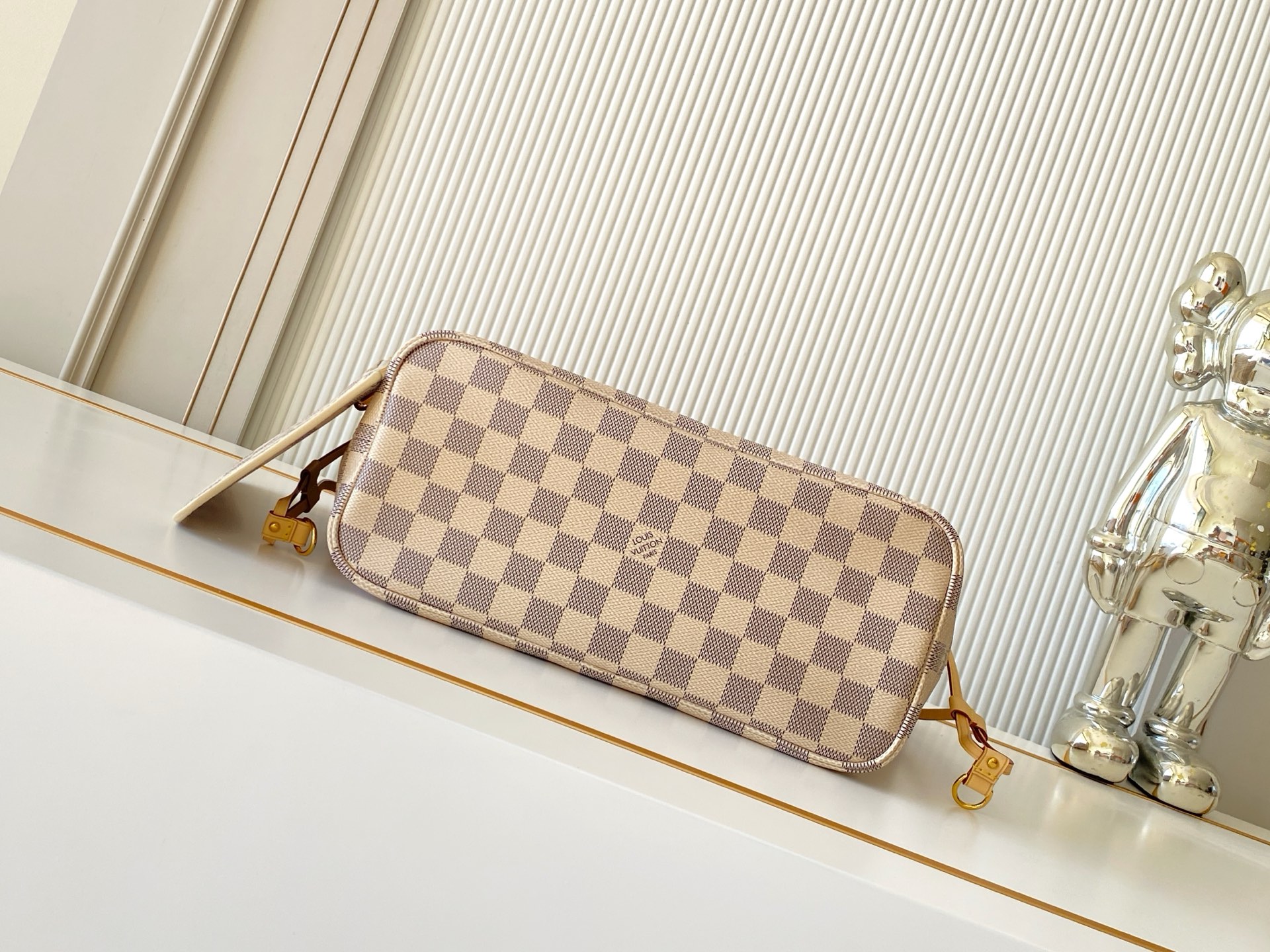 Louis Vuitton Neverfull Small Tote Bag in Damier Ebene Canvas - Image 4
