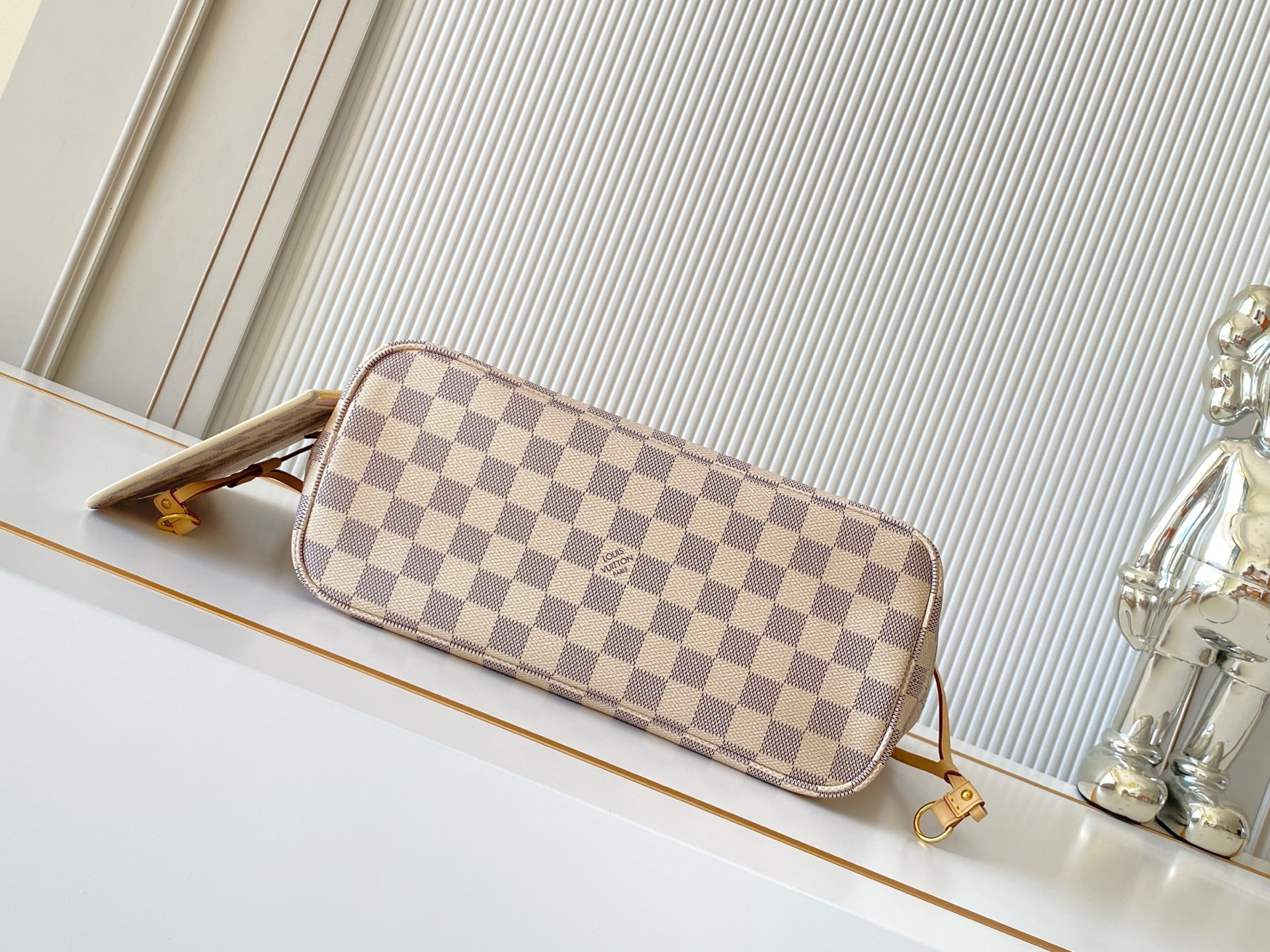 Louis Vuitton Neverfull Small Tote Bag in Damier Ebene Canvas - Image 4