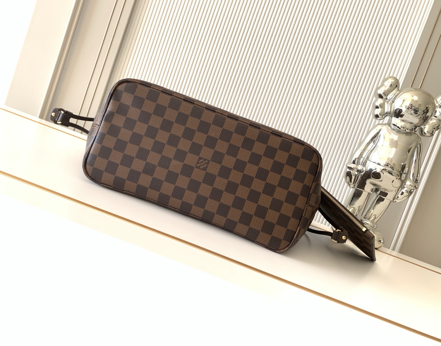 Louis Vuitton Neverfull MM Tote Bag - Image 4