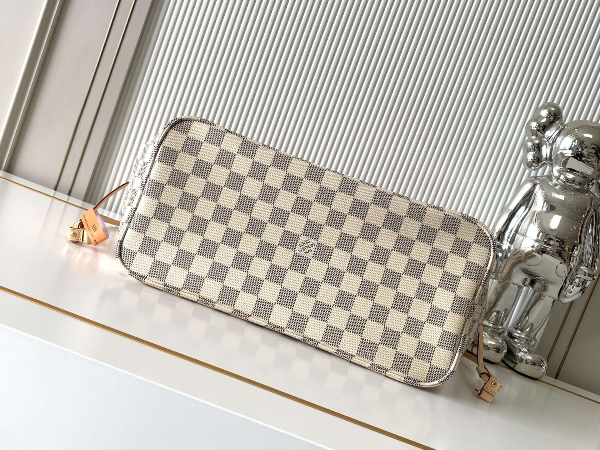 Louis Vuitton Neverfull Medium Monogram Tote Bag - Image 4