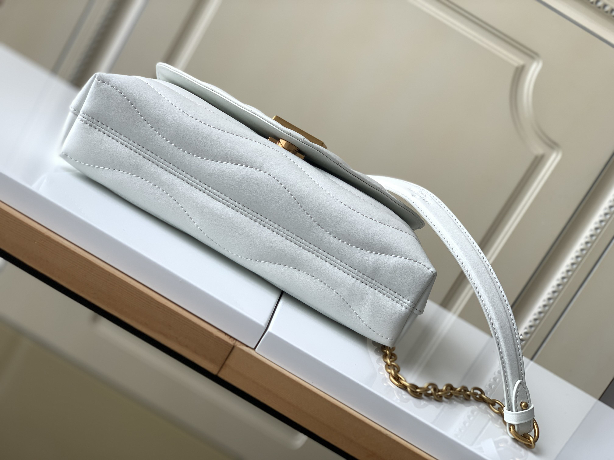 Louis Vuitton New Wave Chain Shoulder Bag M58549 White - Image 4