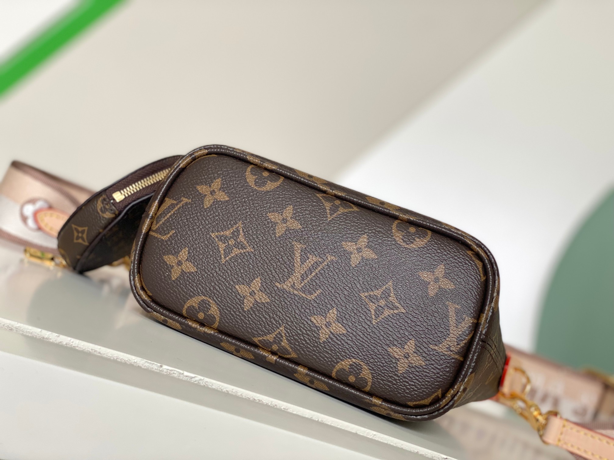 Louis Vuitton Neverfull BB Handbag in Damier Ebene Canvas - Image 4