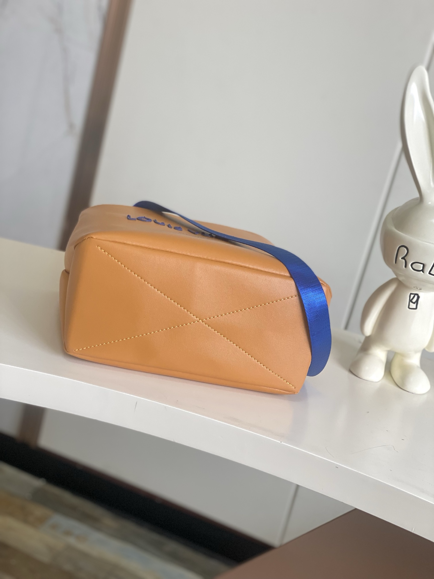 Louis Vuitton Medium Leather Handbag - Image 4