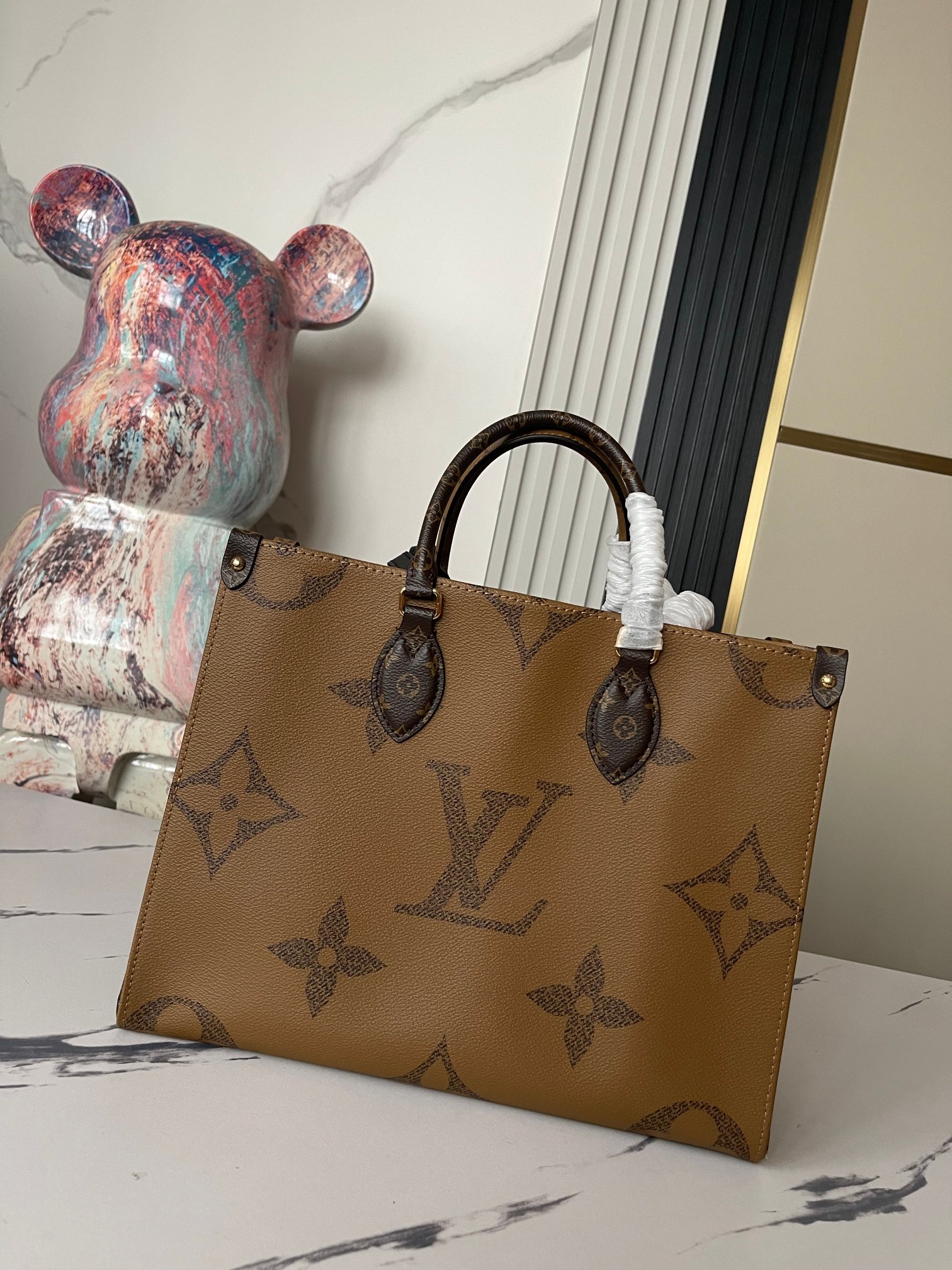 Louis Vuitton Onthego MM Monogram Tote Bag - Image 4