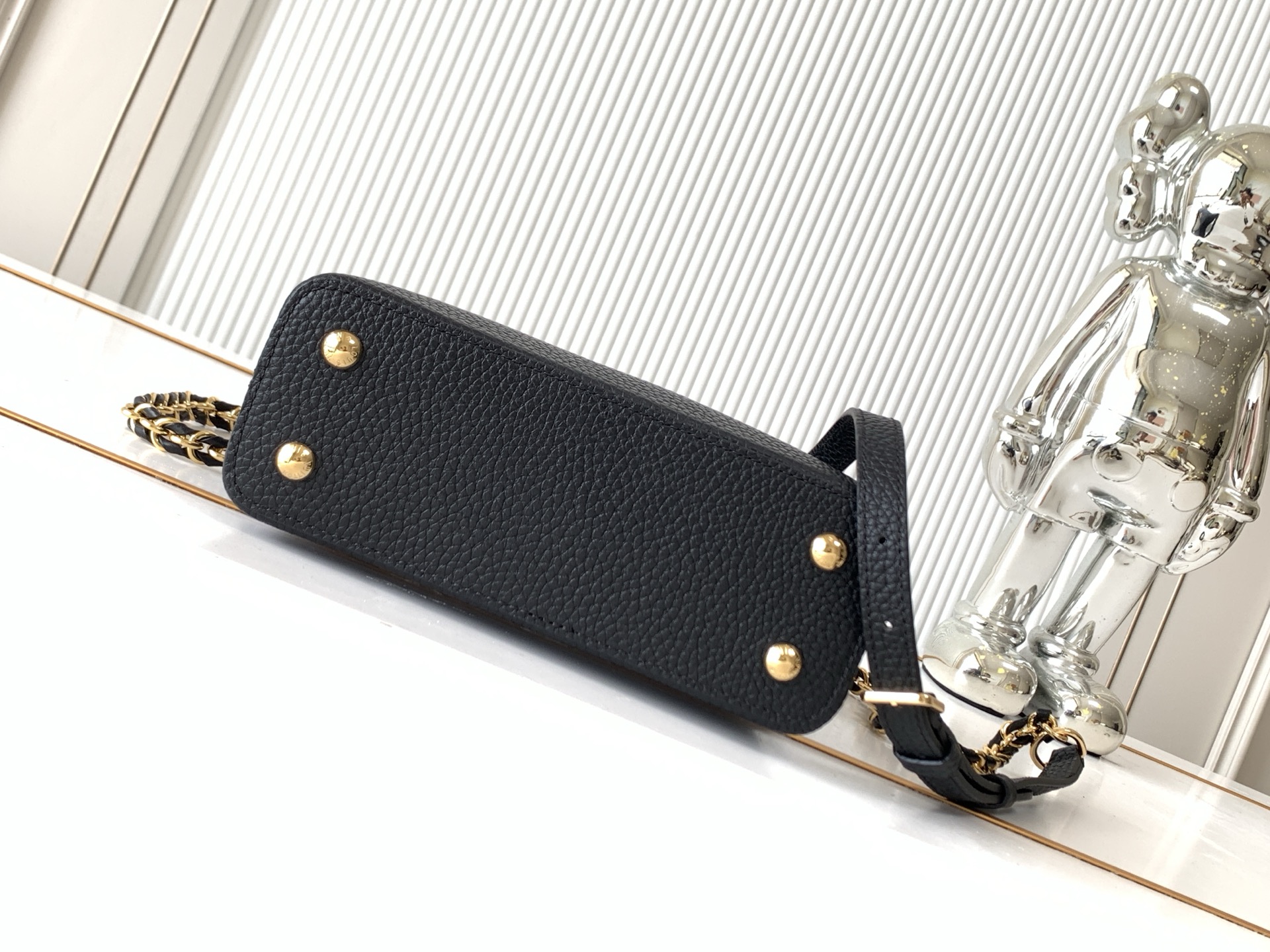 Louis Vuitton Capucines Mini Handbag N85829 - Black with Gold Hardware - Image 4