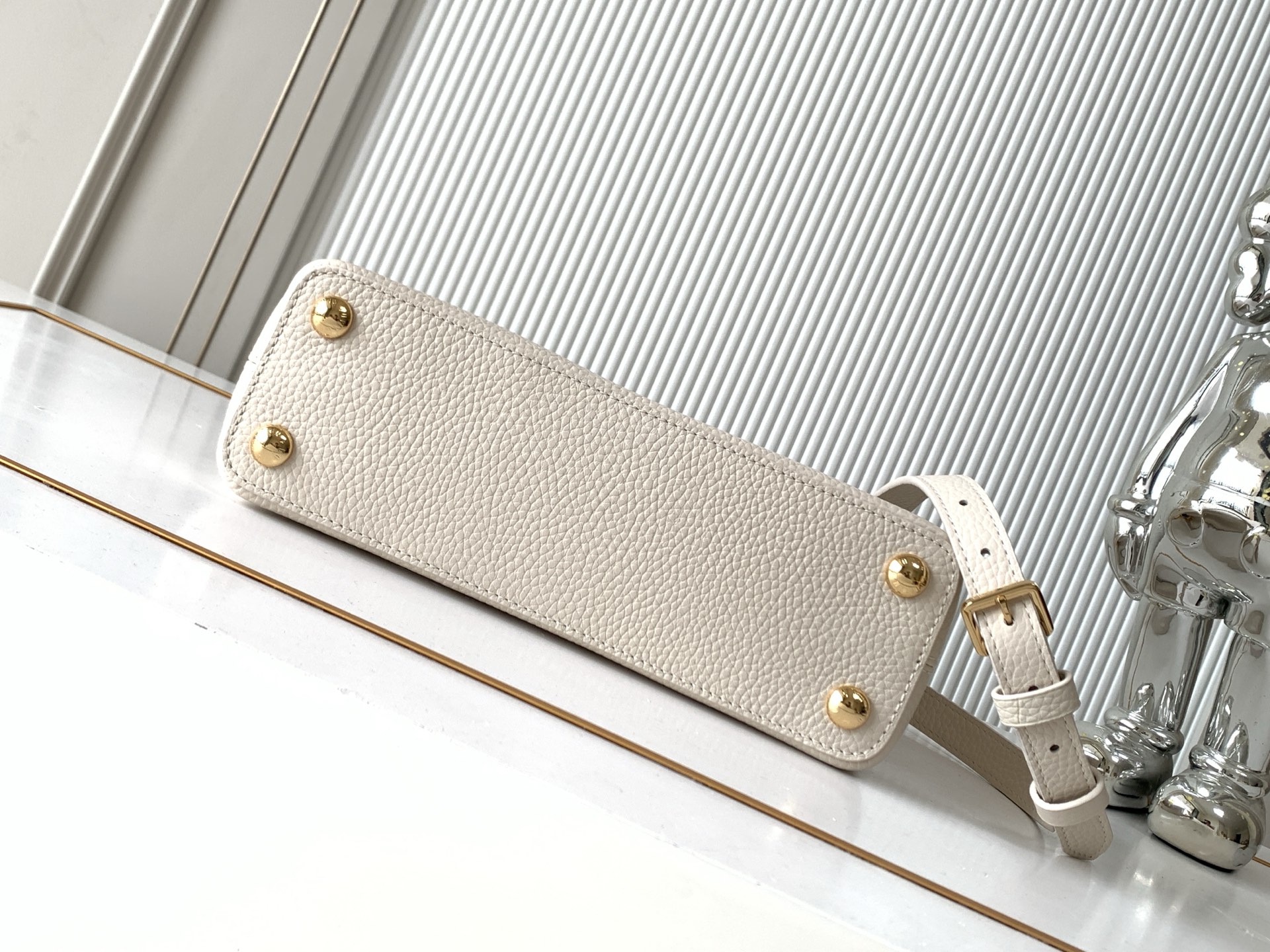 Louis Vuitton Capucines BB Handbag in White - Image 4