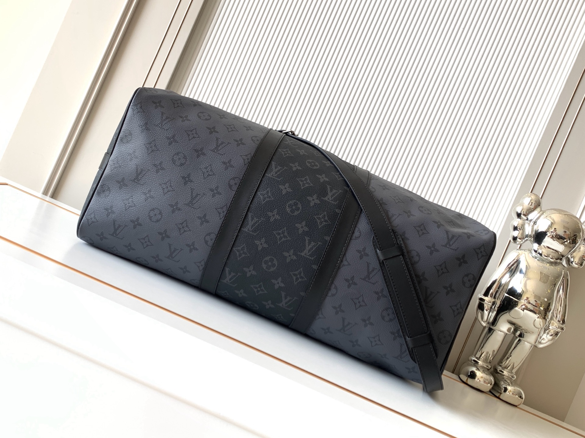 Louis Vuitton Keepall Bandoulière 50 Travel Bag in Monogram Eclipse Reverse Canvas - Image 4