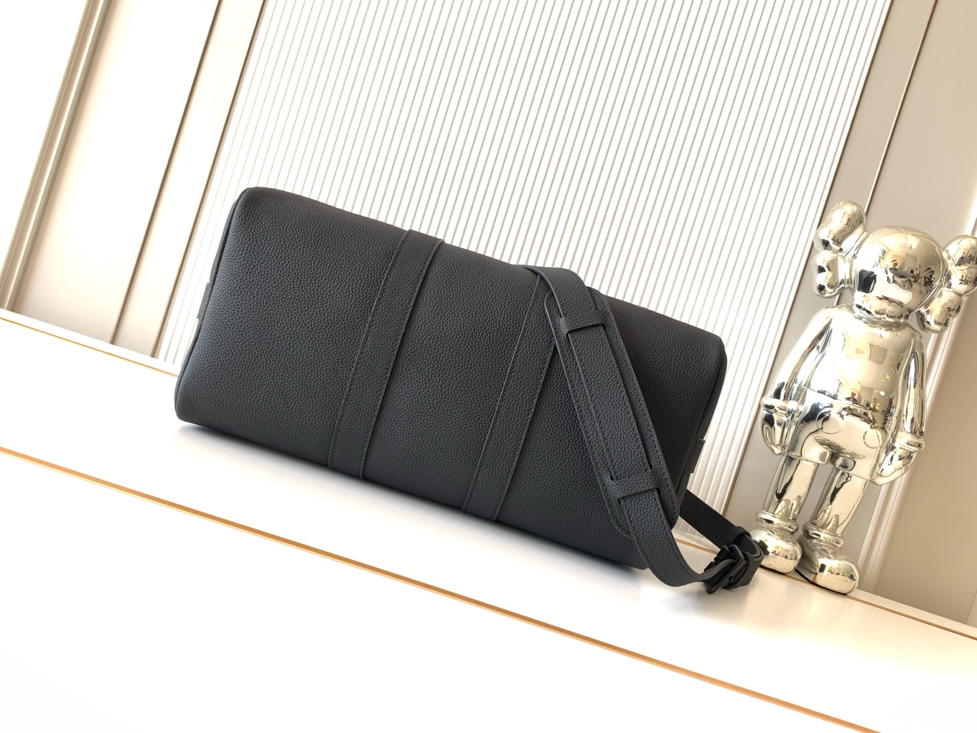Louis Vuitton Keepall Bandoulière 35 Travel Bag - Image 4
