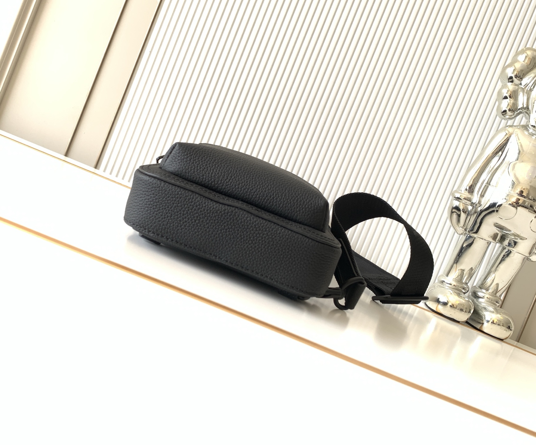 Louis Vuitton Avenue Sling Bag PM – LV Aerogram - Image 4