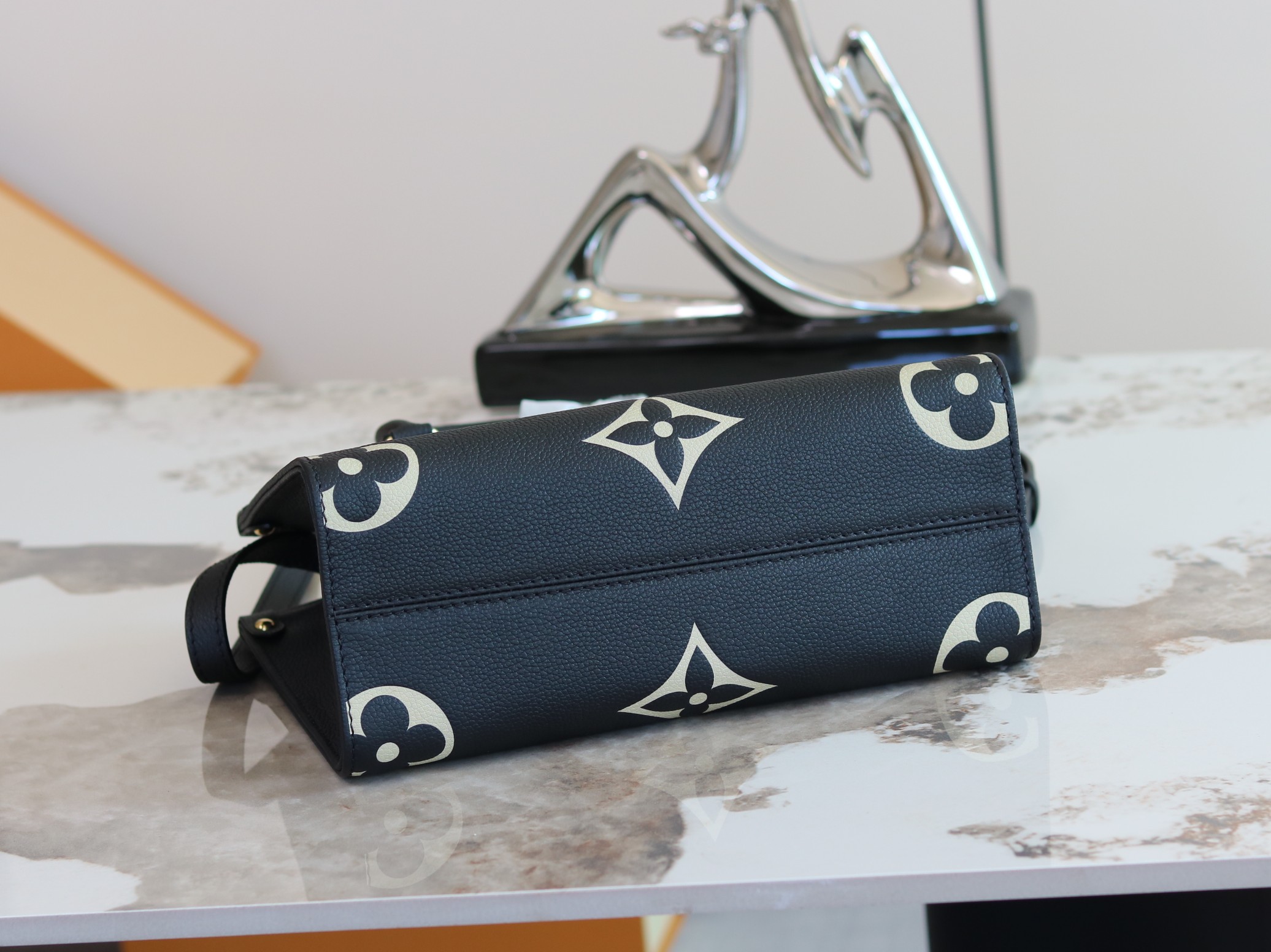 Louis Vuitton Onthego Small Tote Bag in Monogram Empreinte Leather - Image 4