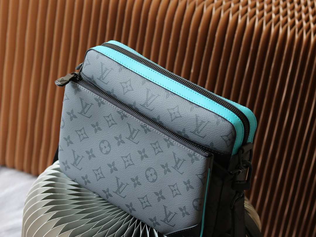 Louis Vuitton Trio Messenger Bag in Monogram Eclipse Reverse Canvas - Image 4