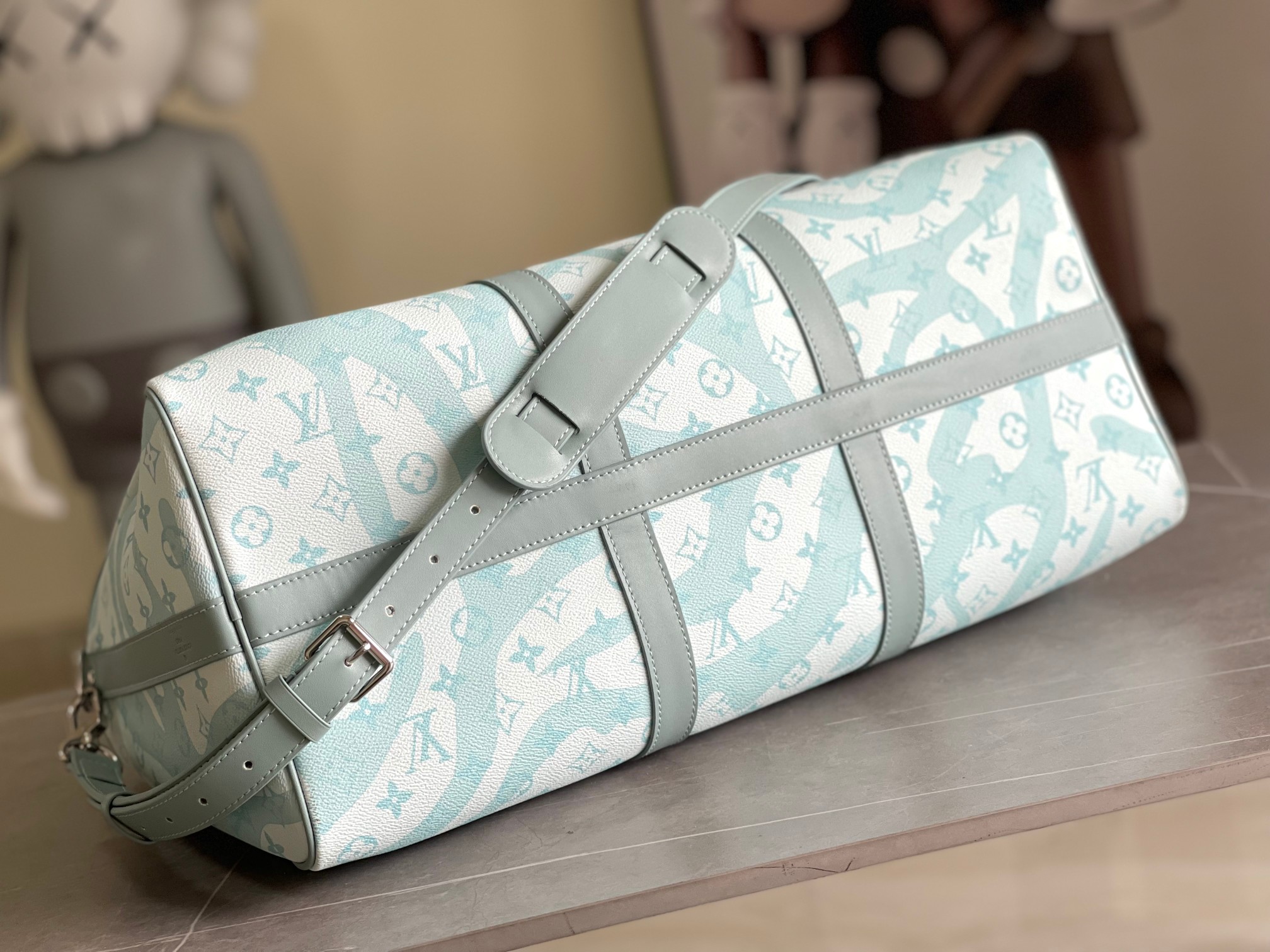 Louis Vuitton Keepall Bandoulière 50 Travel Bag in Monogram Shadow - Image 4