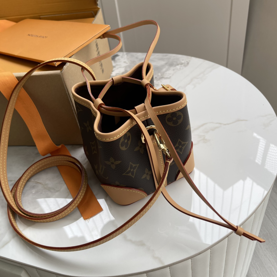 Louis Vuitton Noé Leather Bucket Bag - Image 4