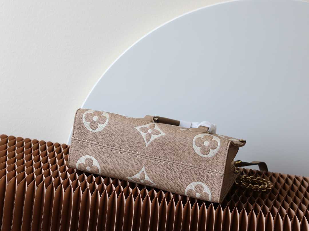 Louis Vuitton OnTheGo Small Tote Bag in Giant Monogram Leather - Image 4