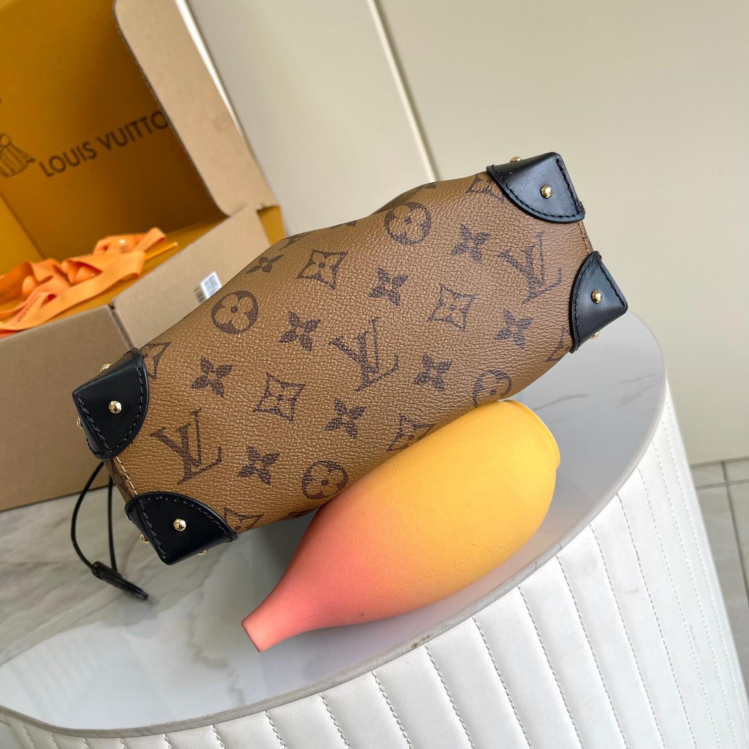 Louis Vuitton Noé Monogram Reverse Canvas Shoulder Bag - Image 4