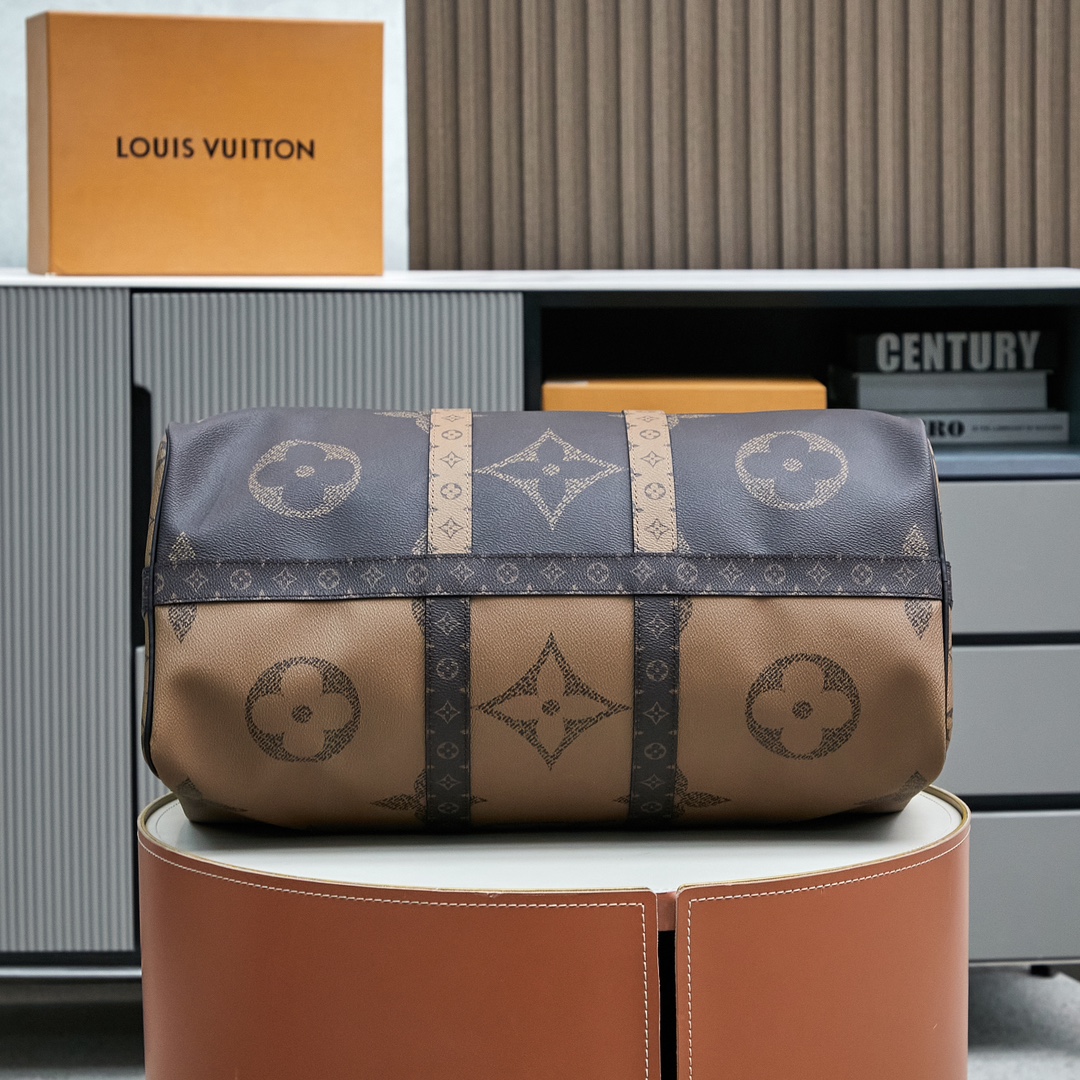 Louis Vuitton Keepall Bandoulière 45 Travel Bag in Monogram Giant - Image 4