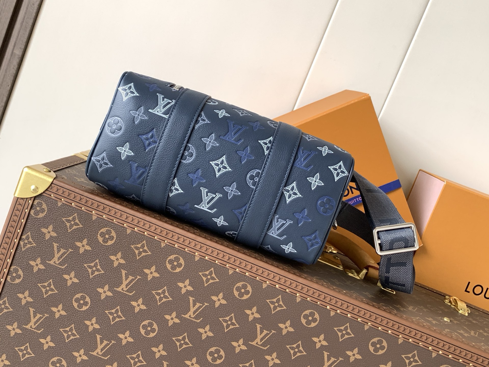 Louis Vuitton City Keepall M28617 Monogram Shadow Leather Travel Bag - Image 4