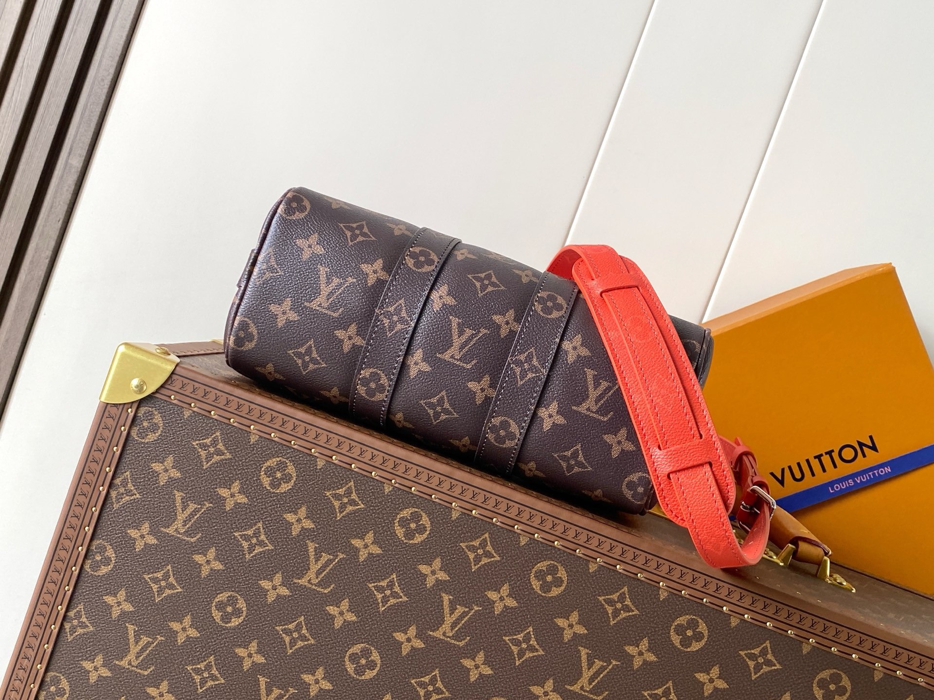 Louis Vuitton Keepall Bandoulière 25 Monogram Surfin' Travel Bag - Image 4
