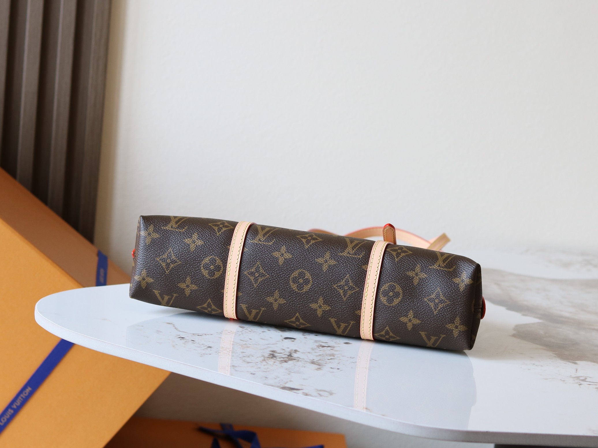 Louis Vuitton Squire East West Handbag M28953 - Image 4