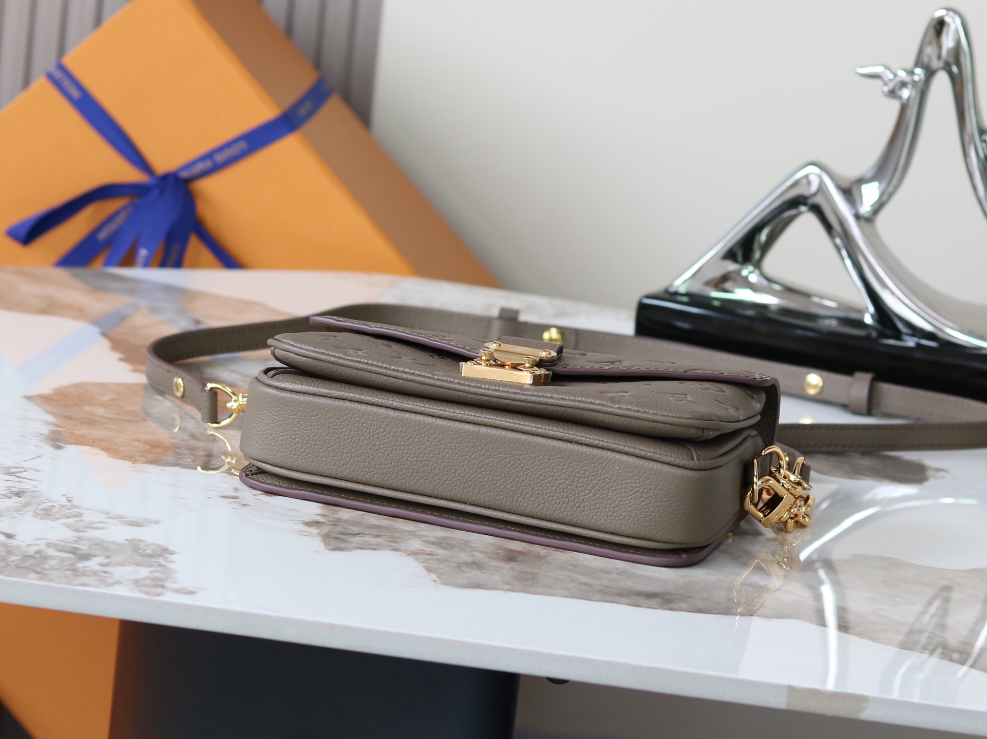Louis Vuitton Pochette Métis East West Handbag in Smoke Monogram Empreinte Leather - Image 4